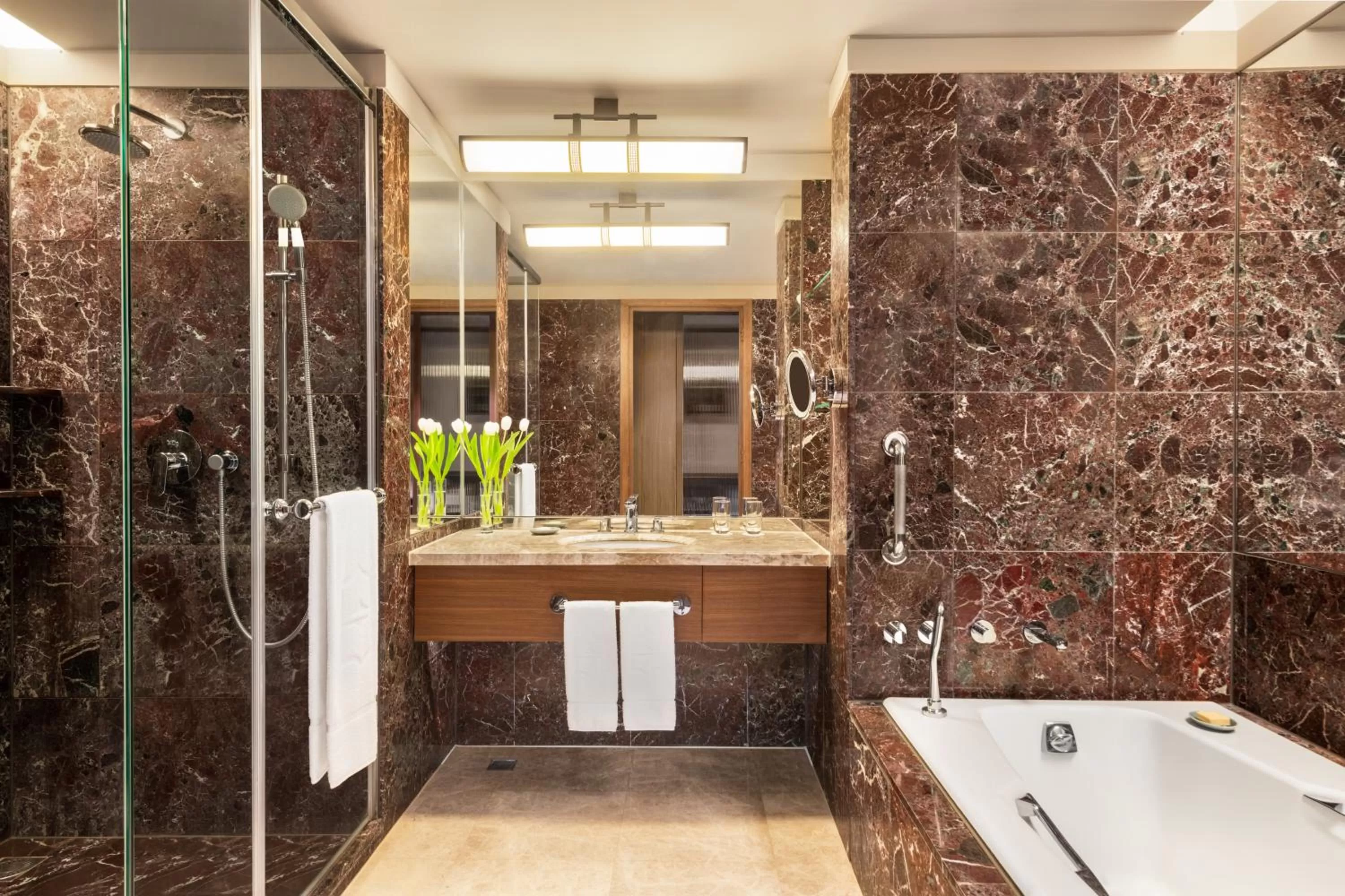 Bathroom in Shangri-La Far Eastern, Taipei