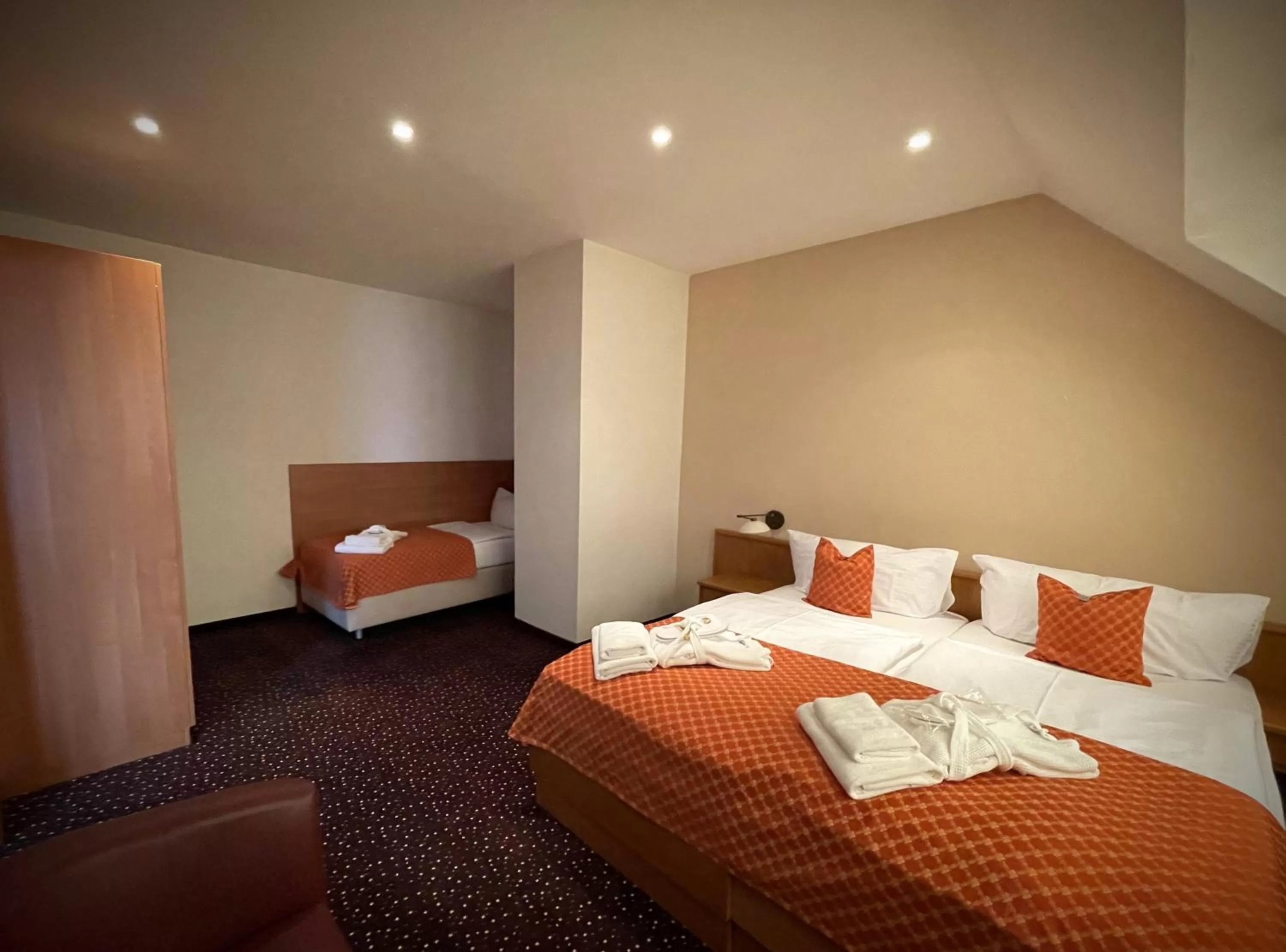 Bedroom, Bed in Lázeňský hotel Pyramida