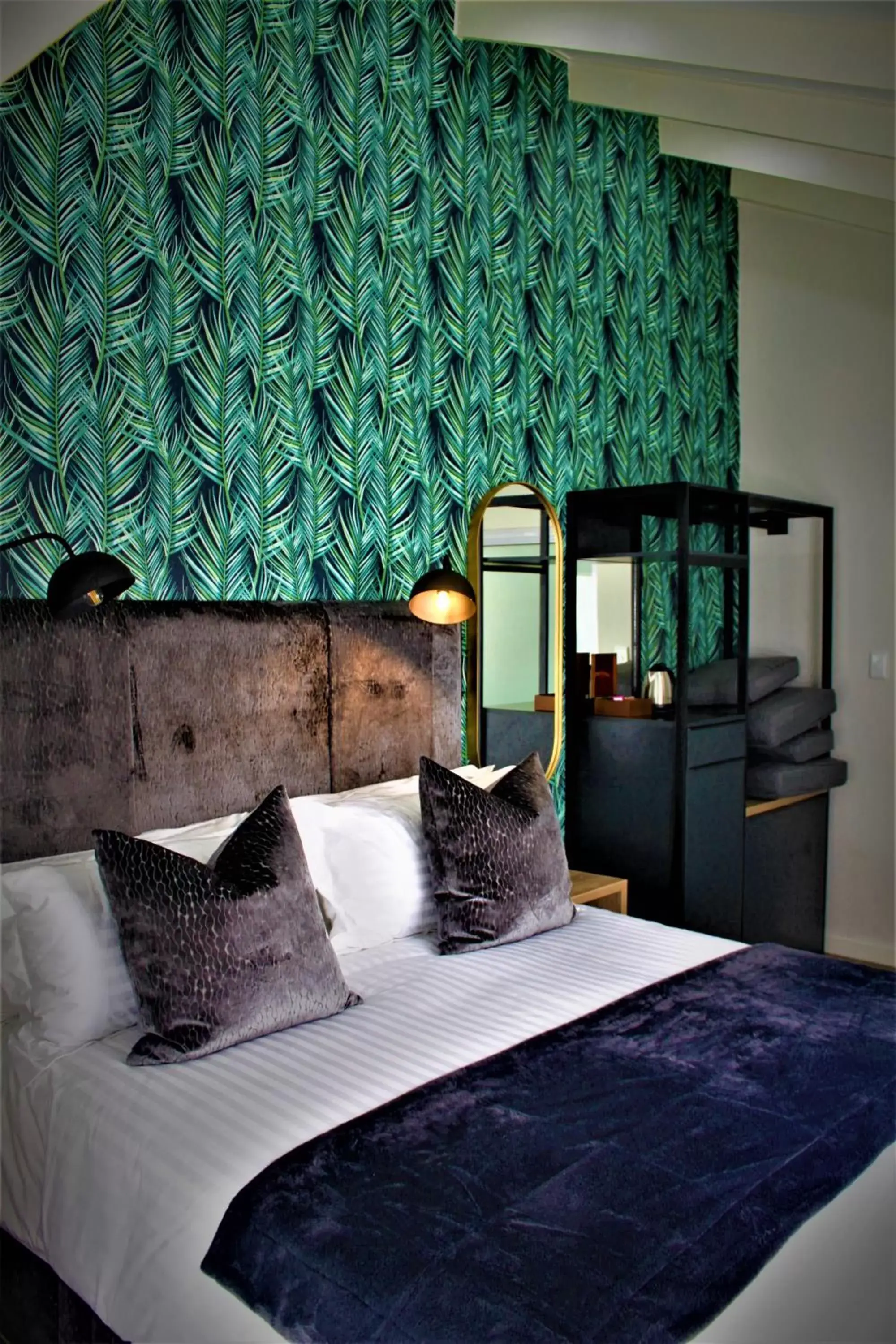 Coffee/tea facilities, Bed in The Executive Bed and Breakfast Coffee/tea facilities, Bed in The Executive Bed and Breakfast