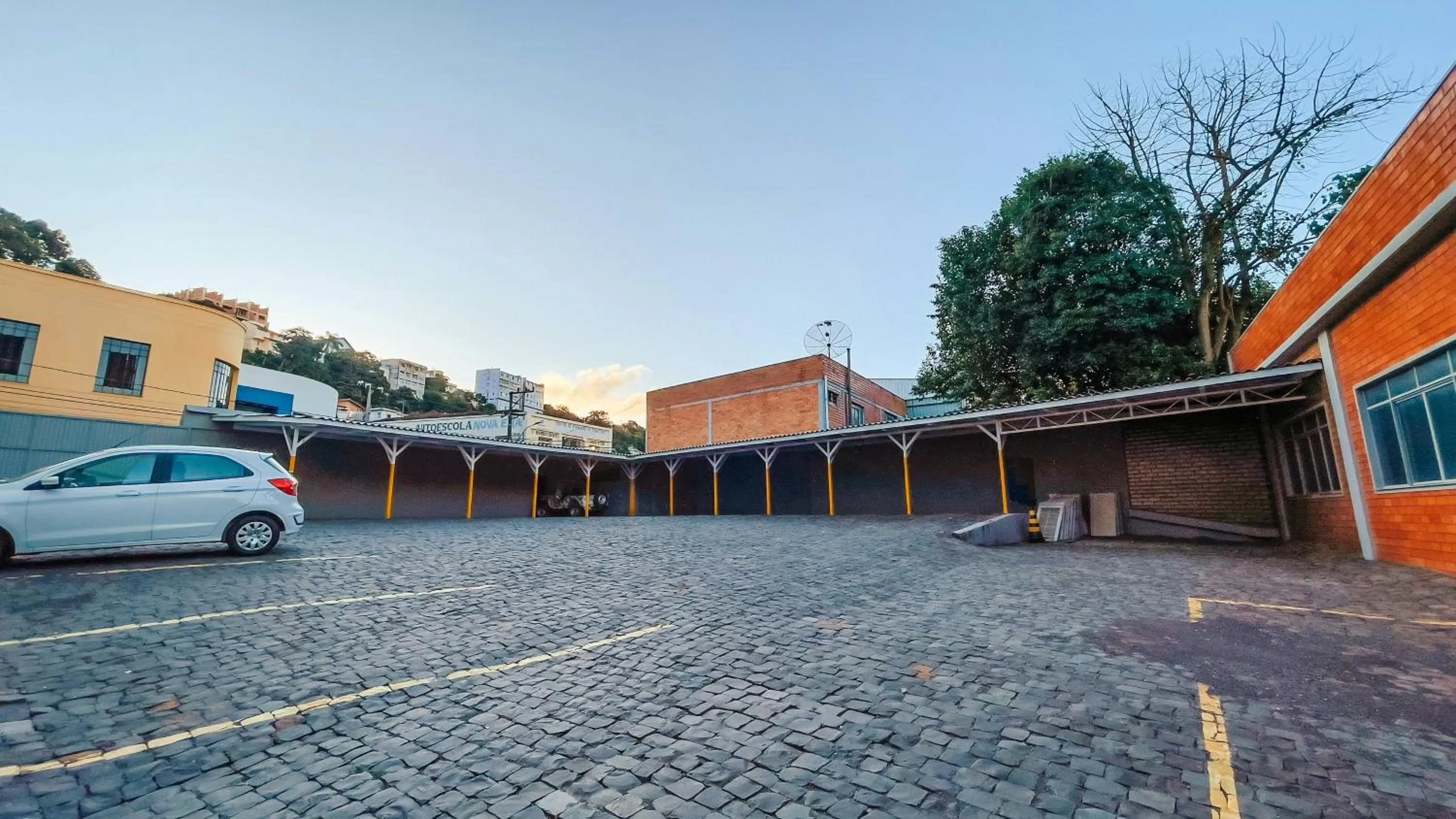 Parking, Property Building in Verde Vale Hotel