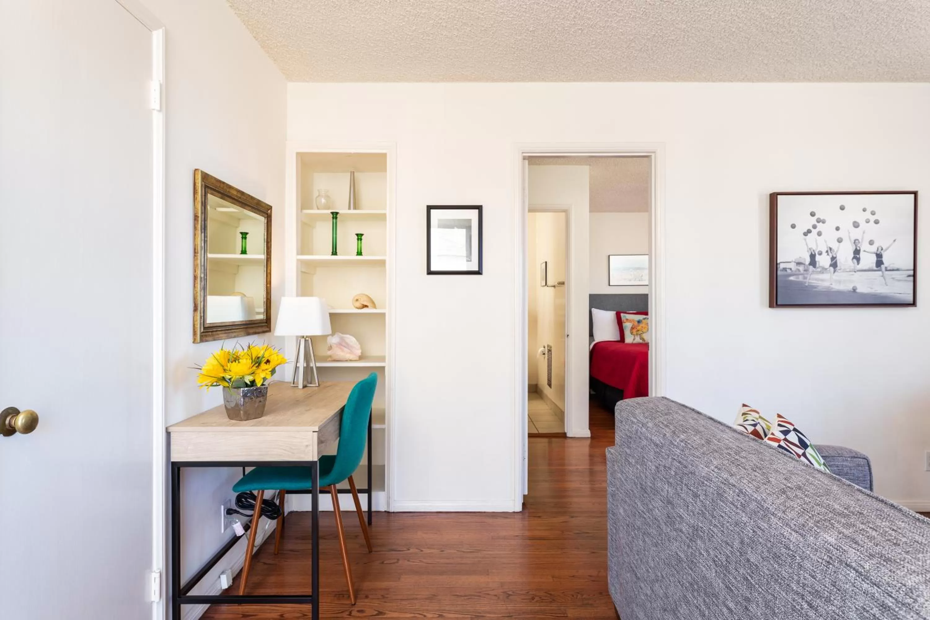 Kitchen or kitchenette in The Sea View Inn At The Beach