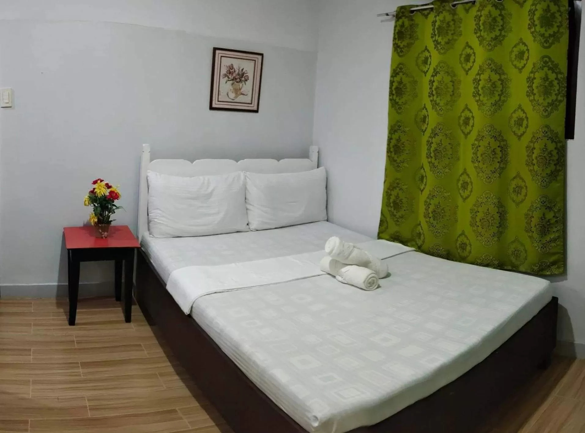 Budget Single Room in Island Hop Inn