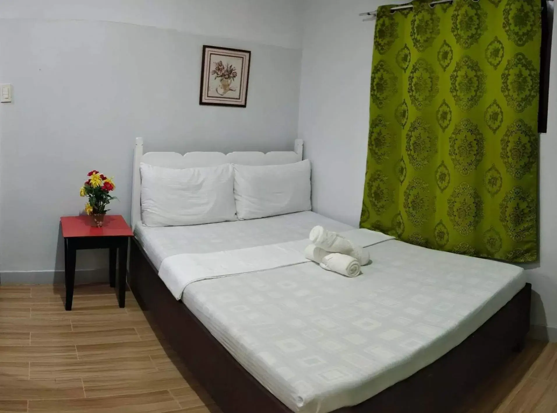 Budget Single Room in Island Hop Inn Budget Single Room in Island Hop Inn