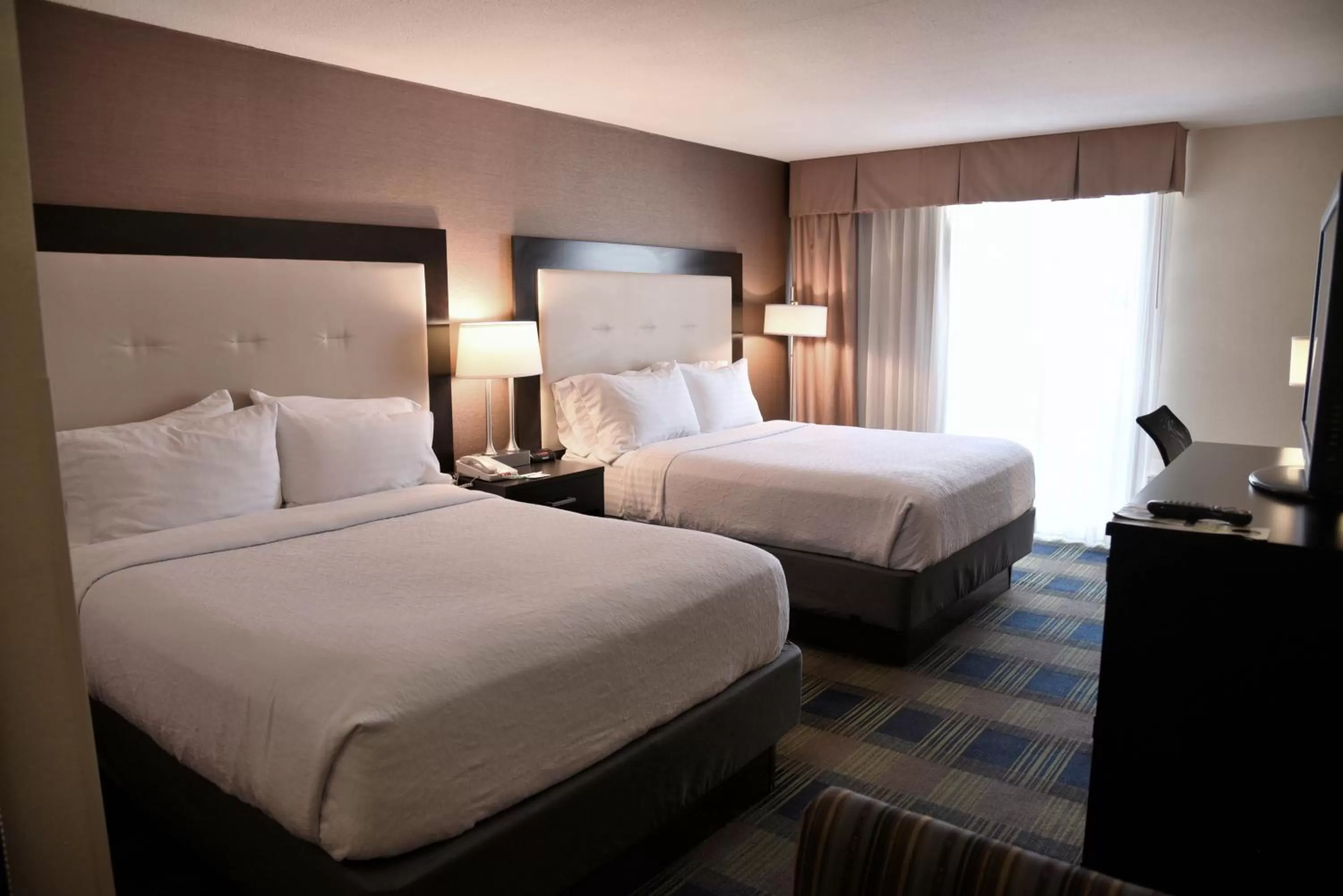 Bed in Holiday Inn Akron-West by IHG