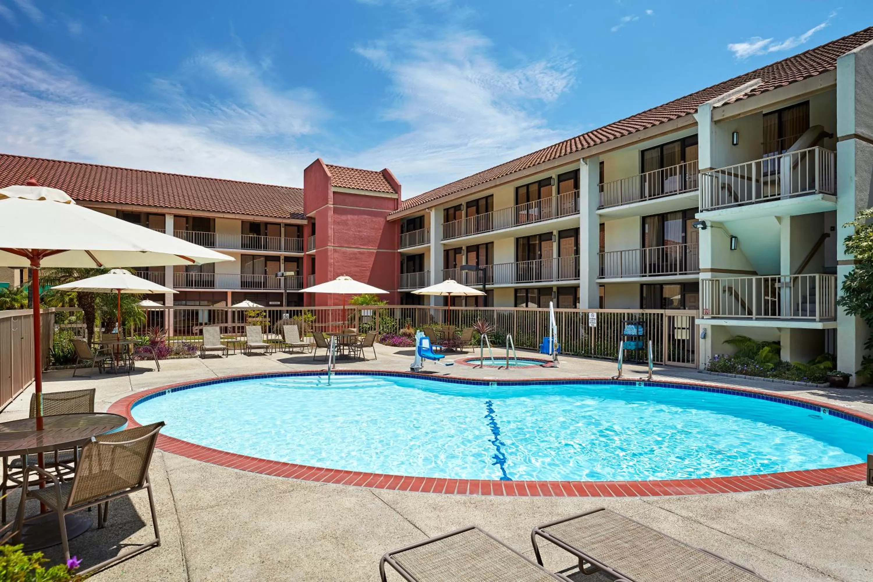 Swimming pool in La Quinta by Wyndham Thousand Oaks-Newbury Park