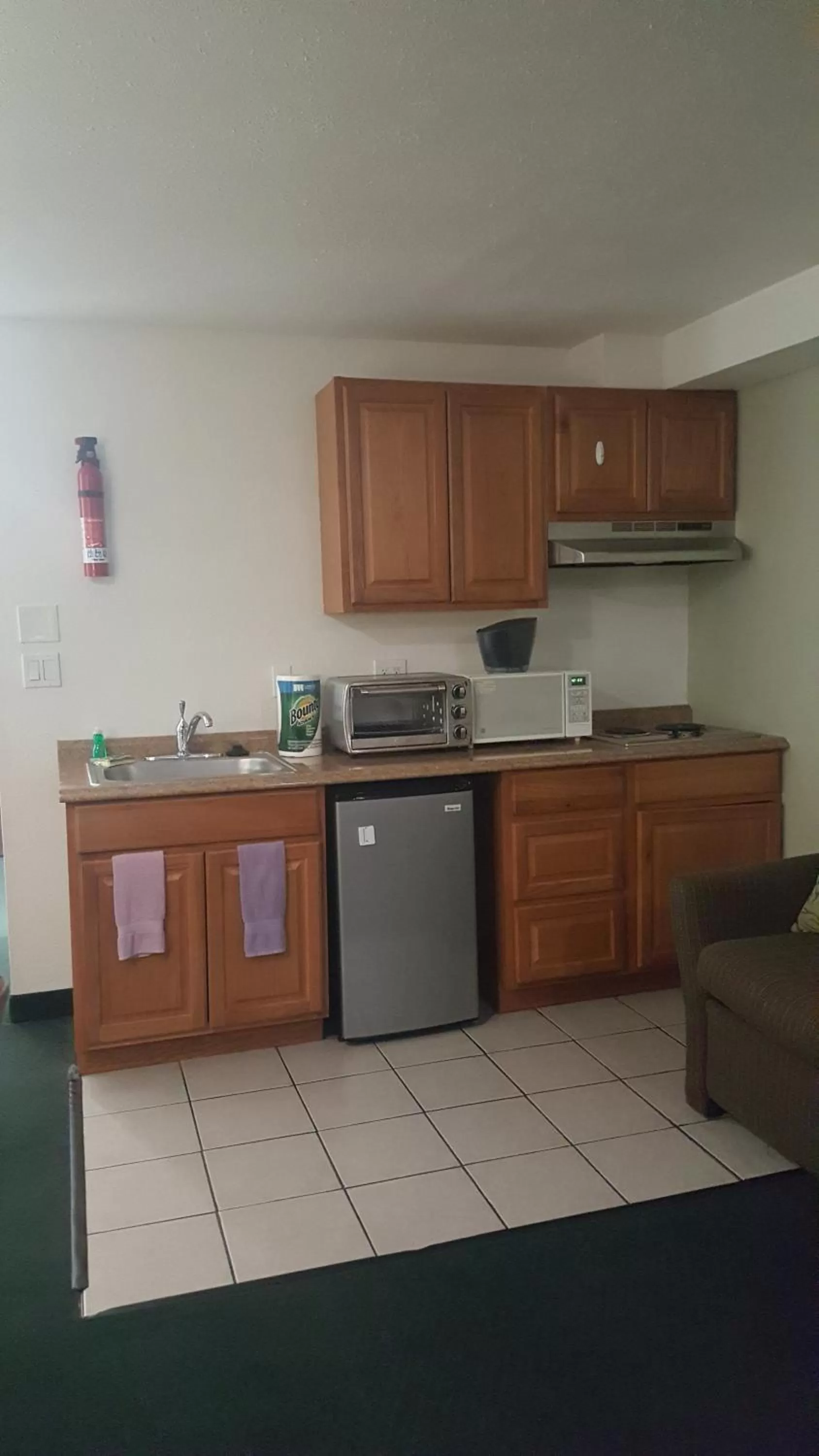 Kitchen or kitchenette in Oyster Bay Inn & Suites