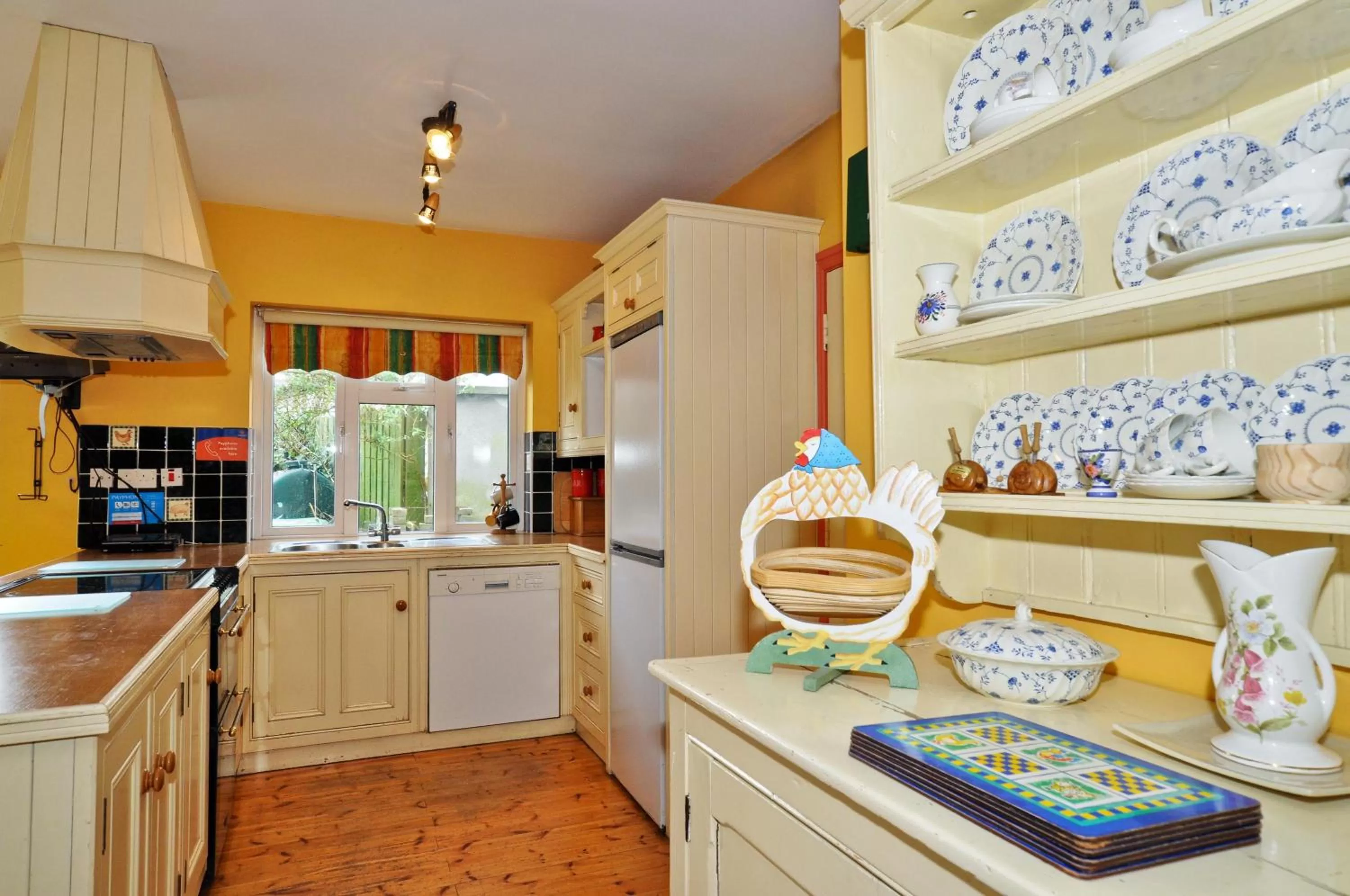 Kitchen or kitchenette in Boffin Lodge Guest House