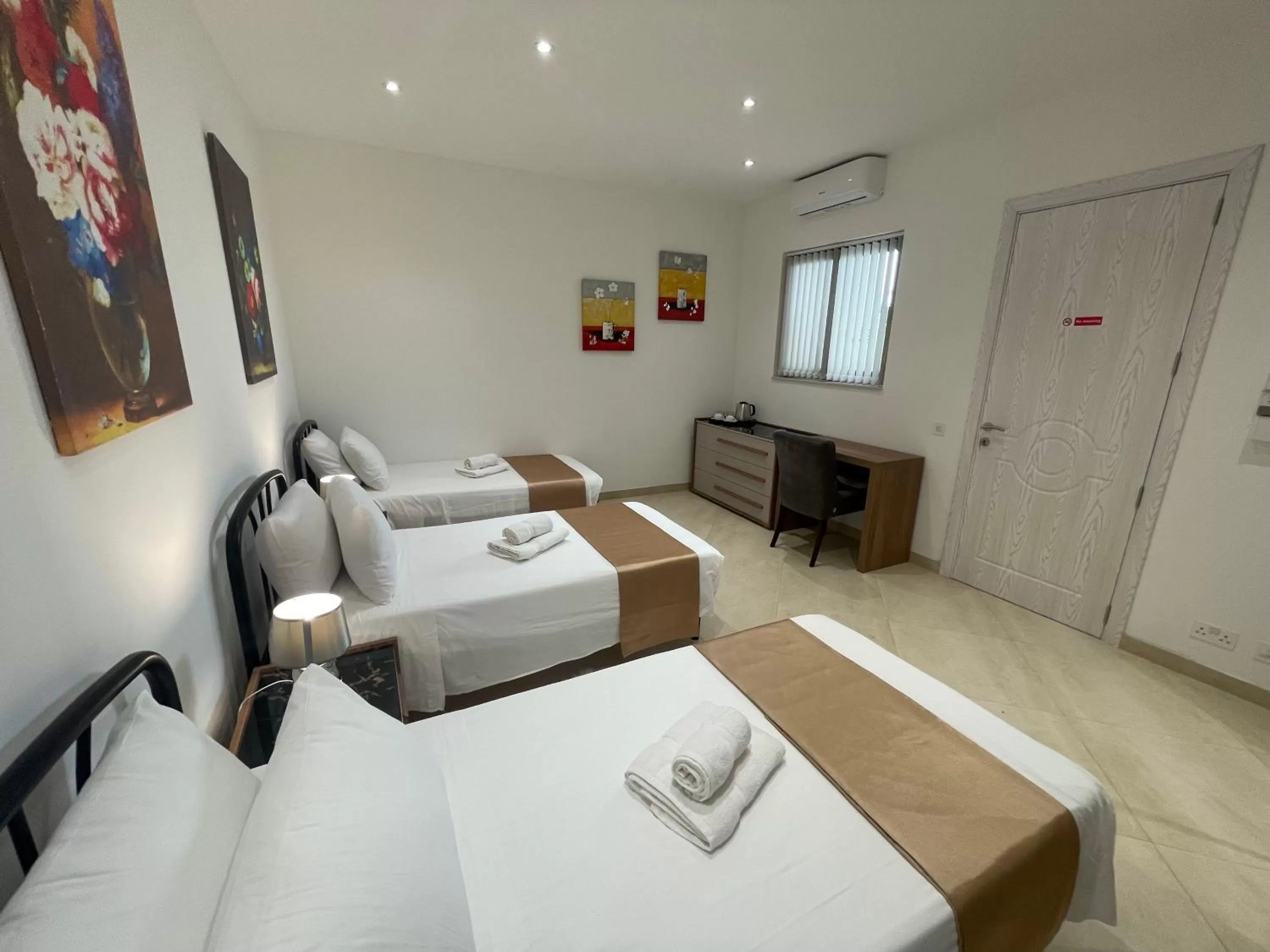 Bed in Alina Boutique Living