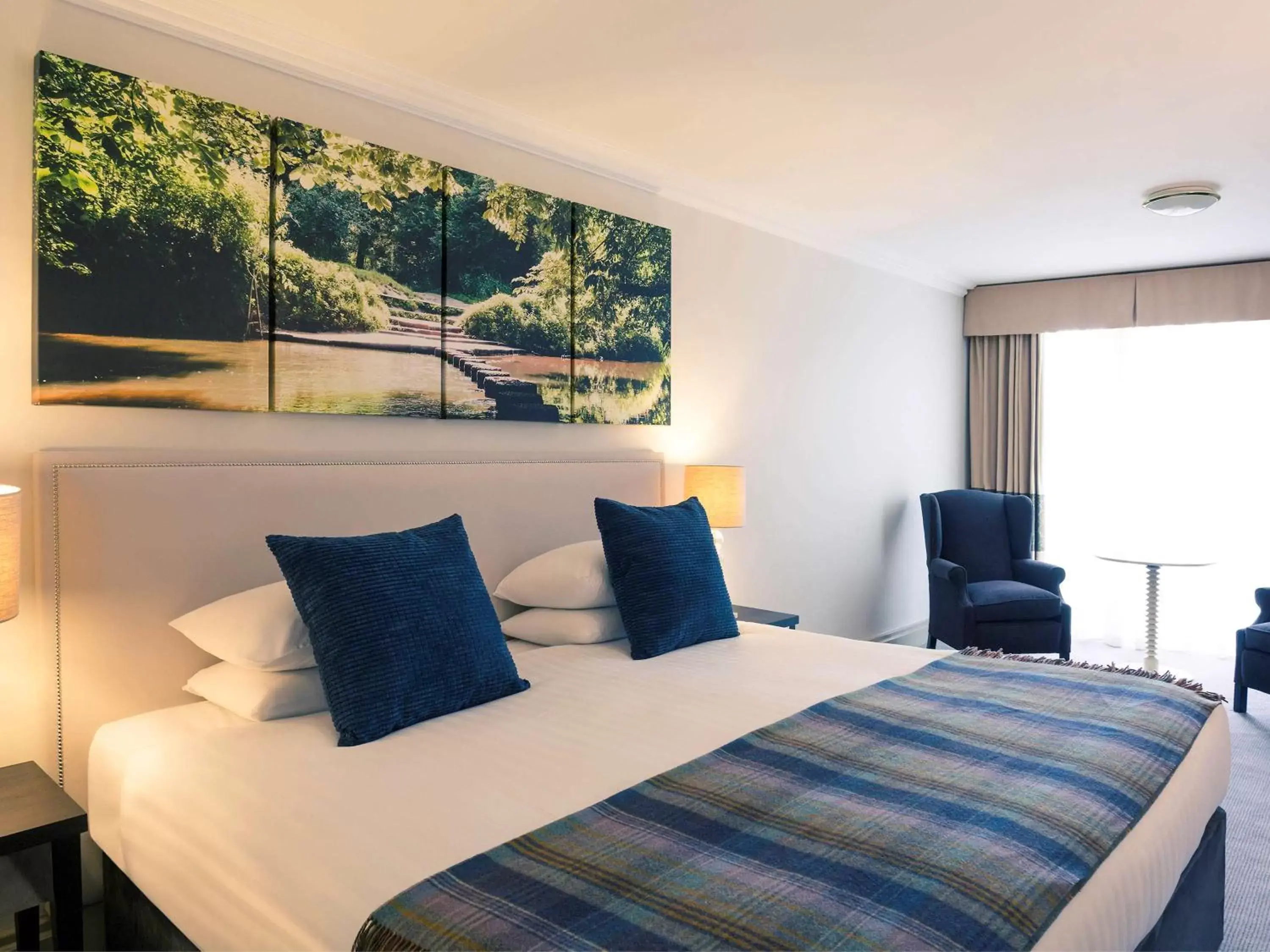 Privilege Double Room in Mercure Box Hill Burford Bridge Hotel Privilege Double Room in Mercure Box Hill Burford Bridge Hotel