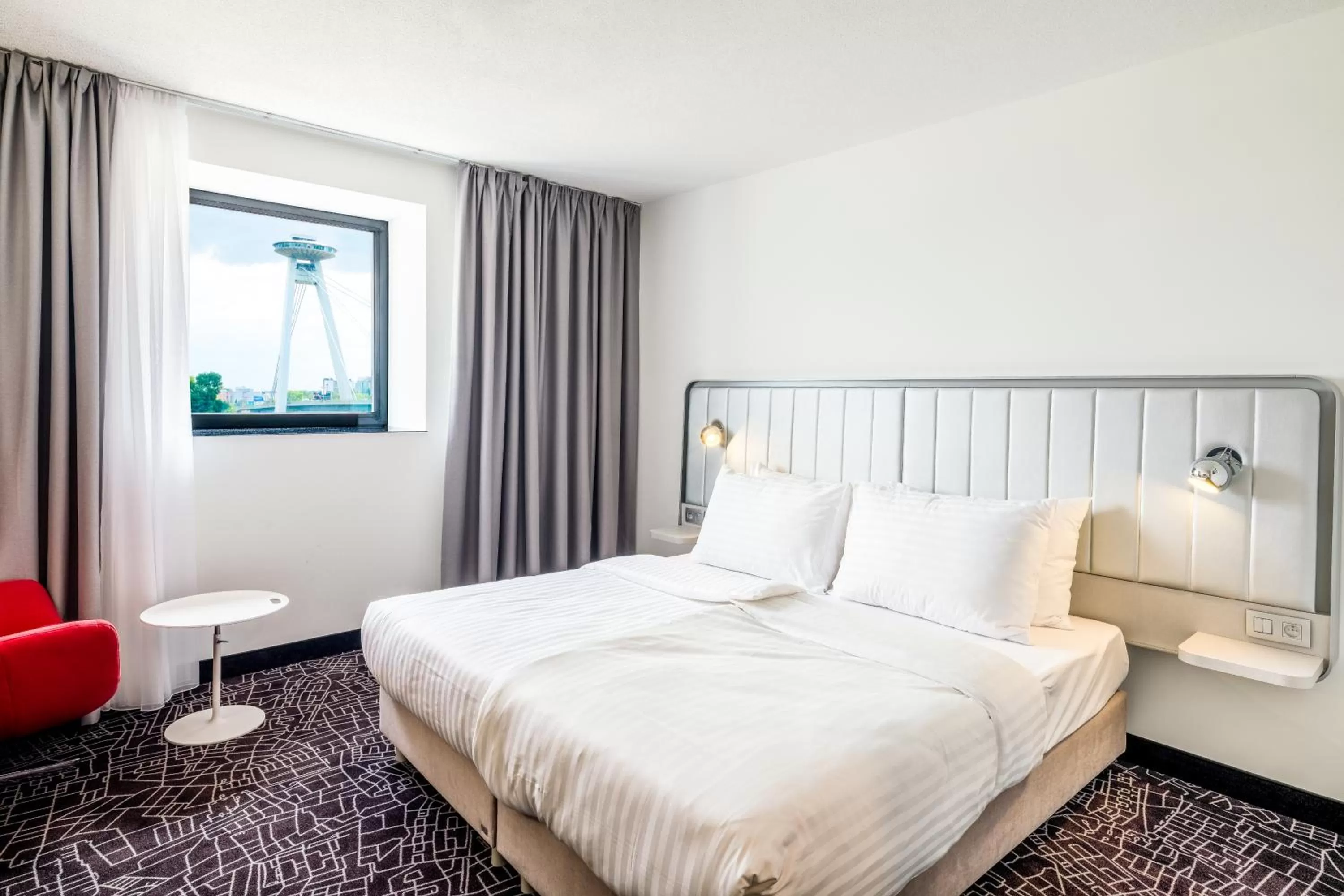 River view, Bed in Park Inn by Radisson Danube Bratislava