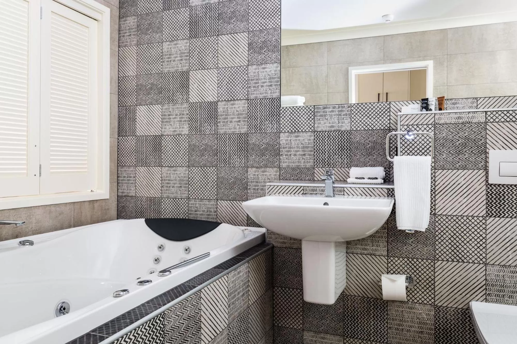 Pebble Beach Motor Inn