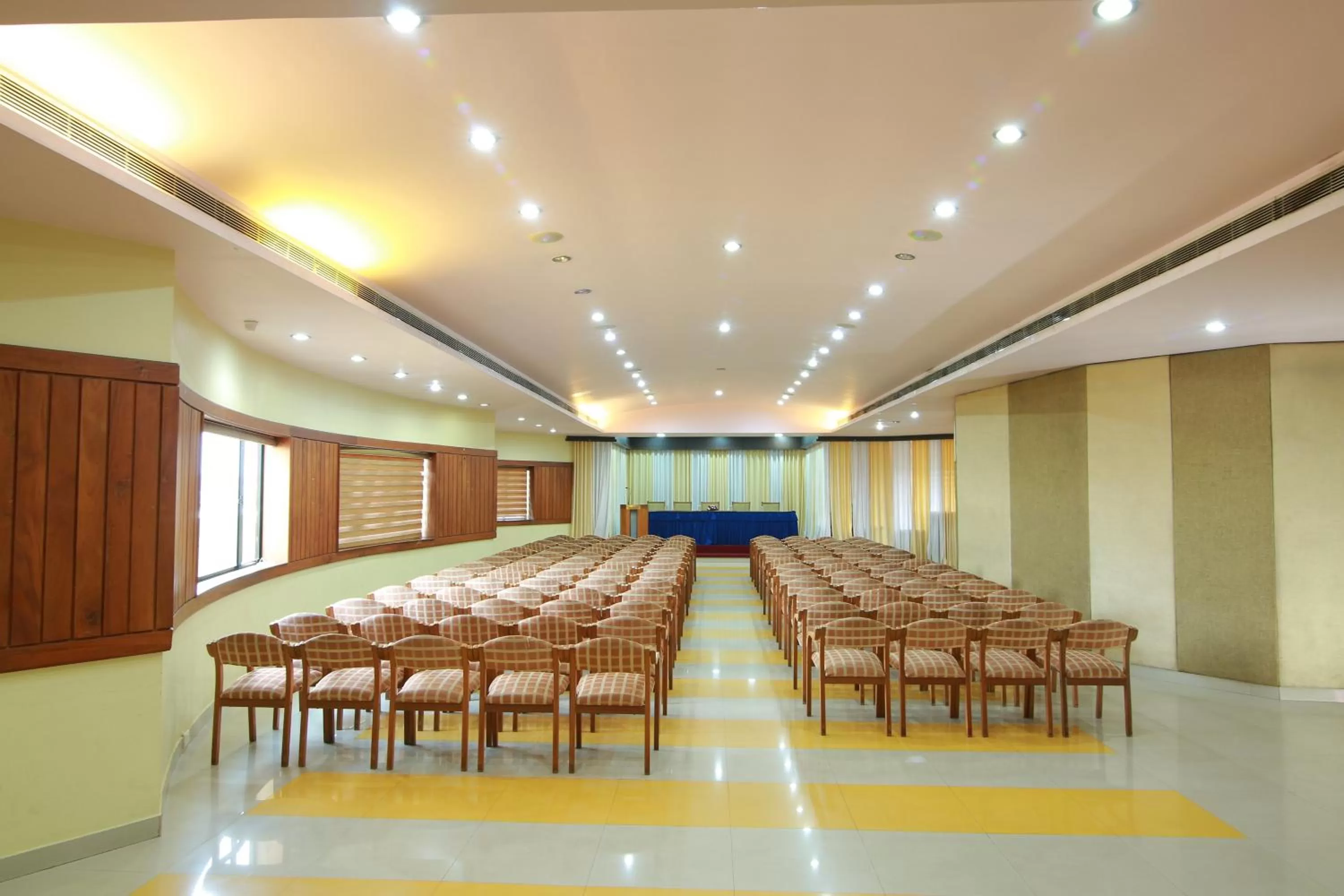 Business facilities in Royal Omars