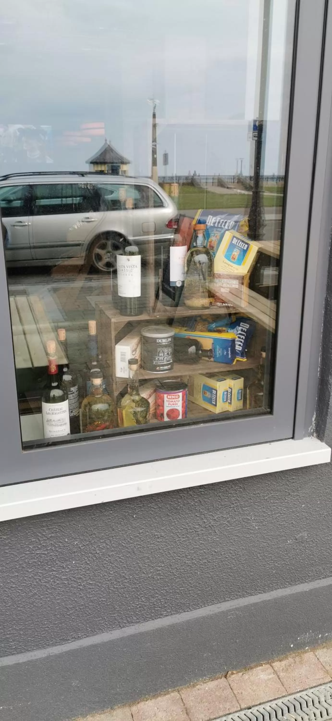 Drinks in The Strand Hotel, the former residence of Oscar Wilde