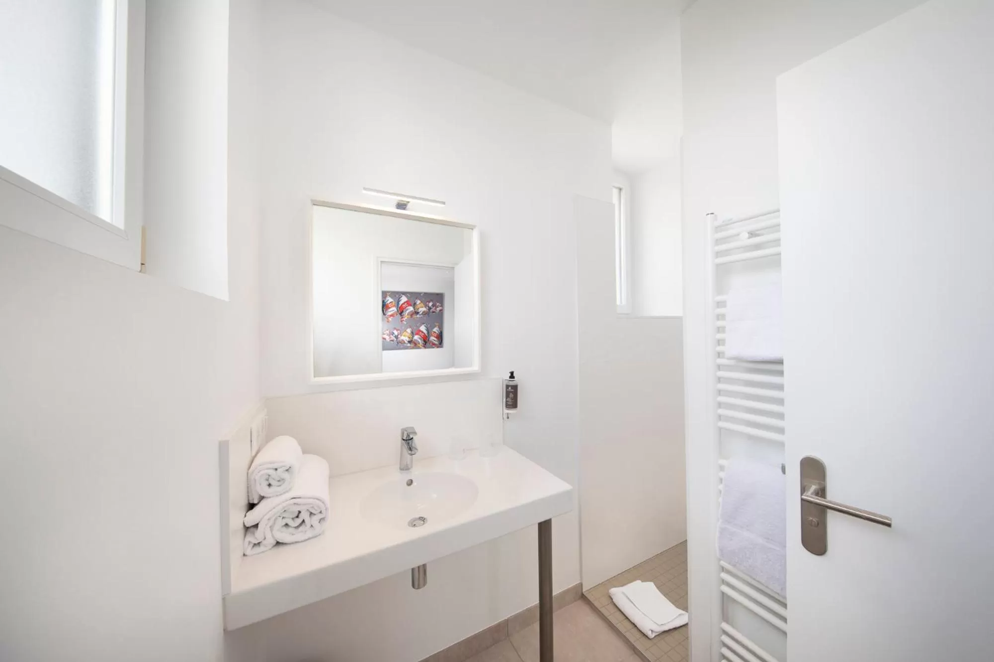 Bathroom in Hôtel Spa De La Citadelle Lorient