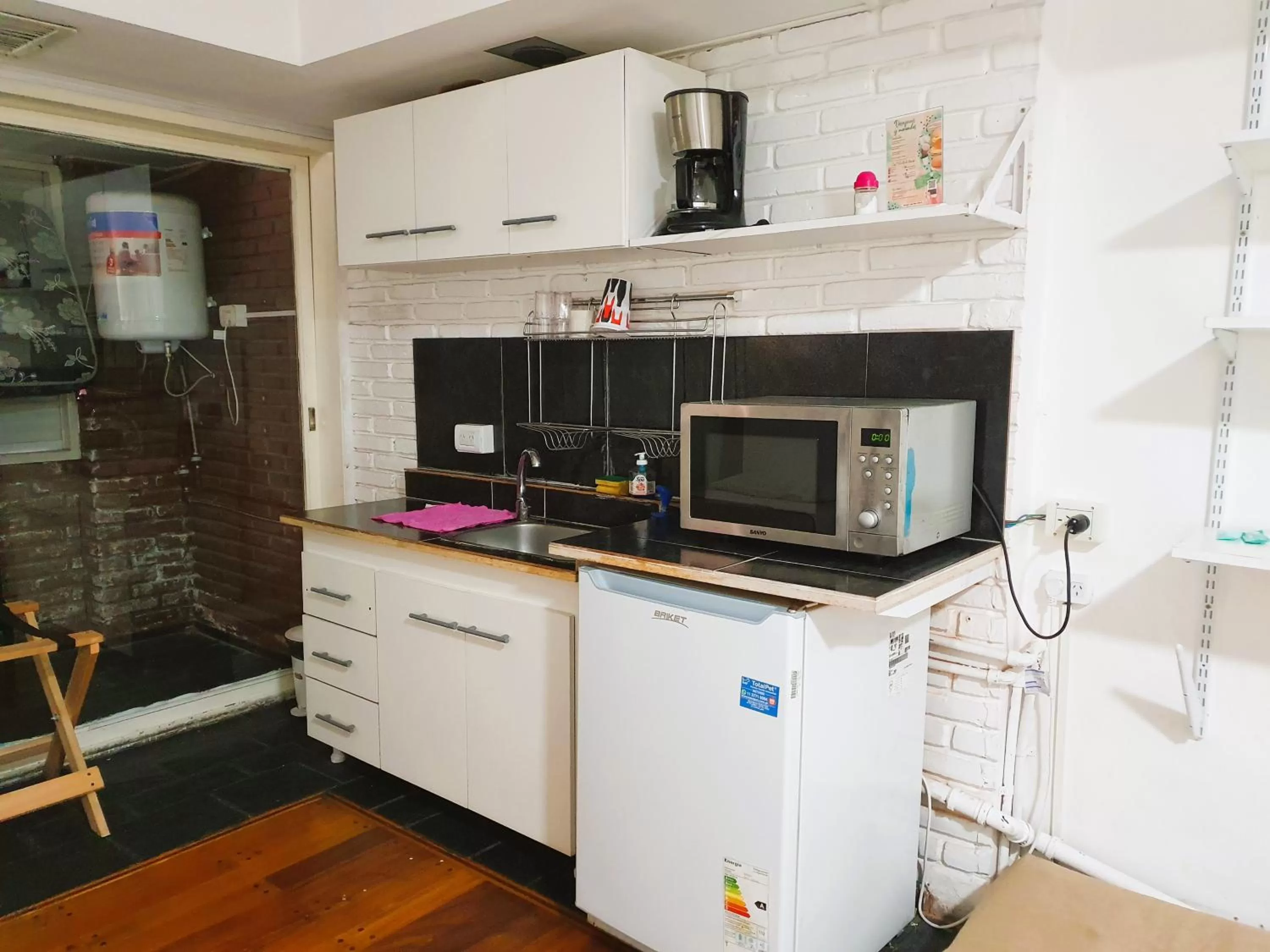 kitchen, Kitchen/Kitchenette in Habitaciones en Casa con piscina en Palermo Soho!