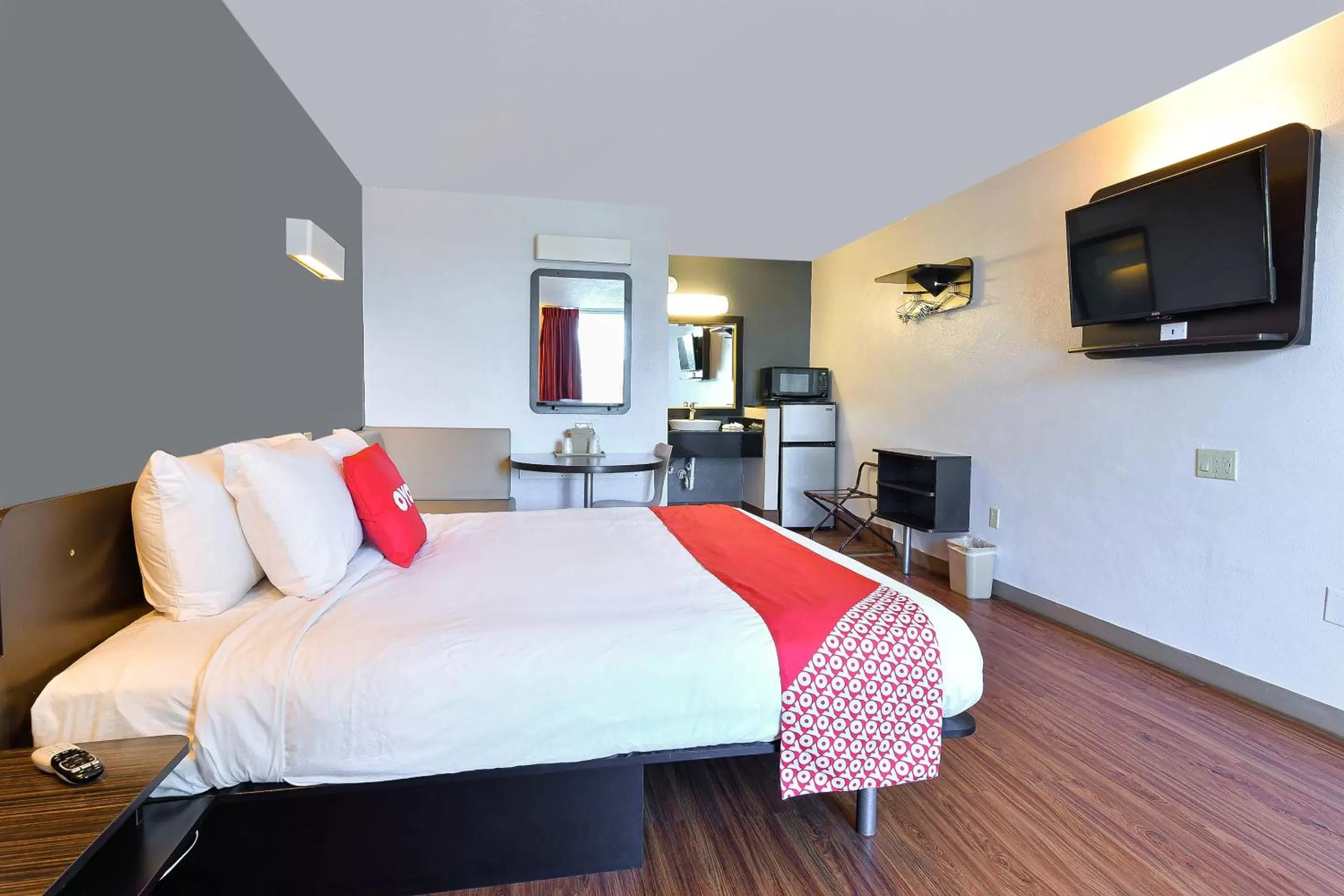 Bedroom, Bed in OYO Hotel Valdosta GA I-75