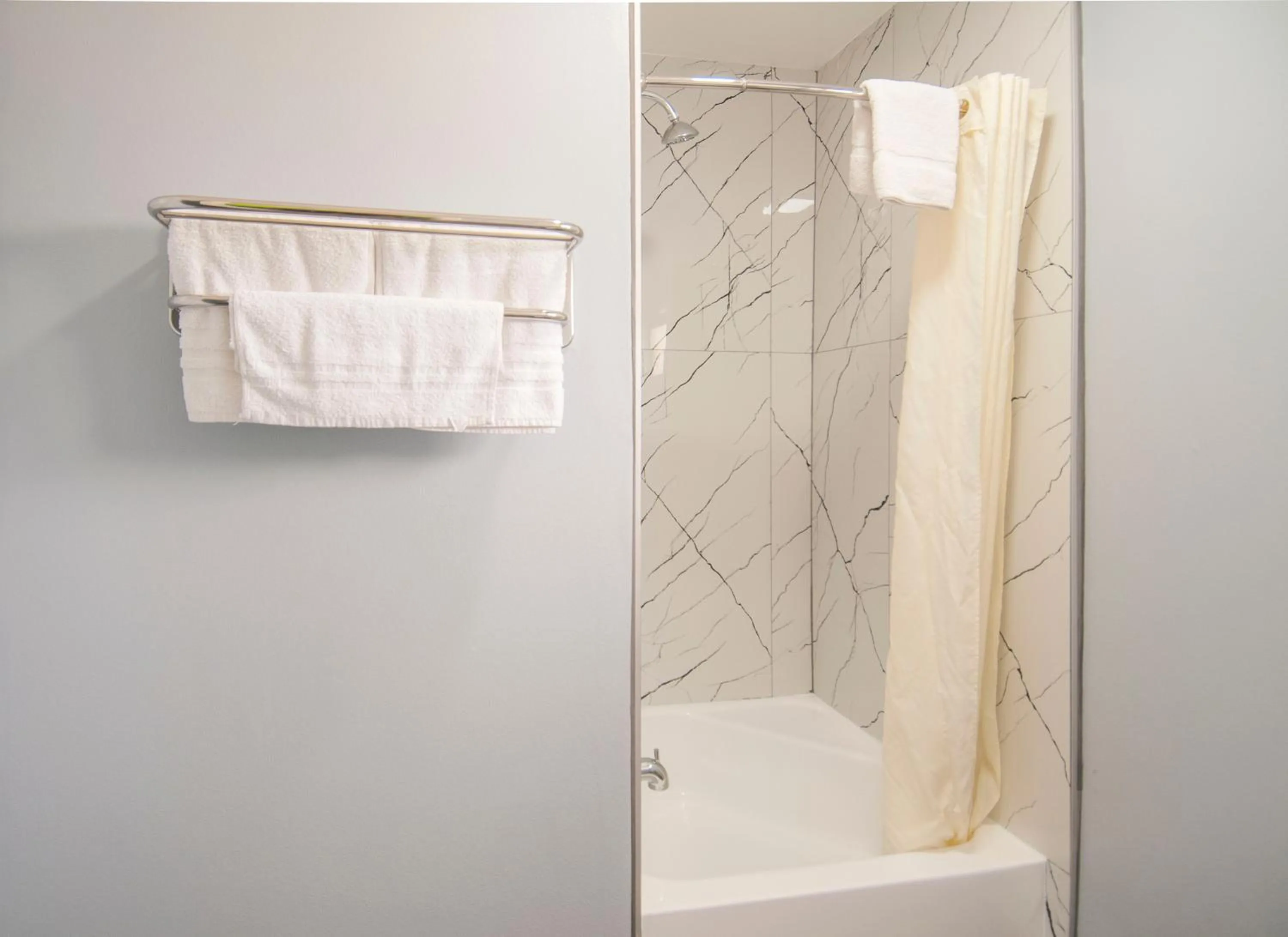 Shower in Executive Inn Fort Stockton