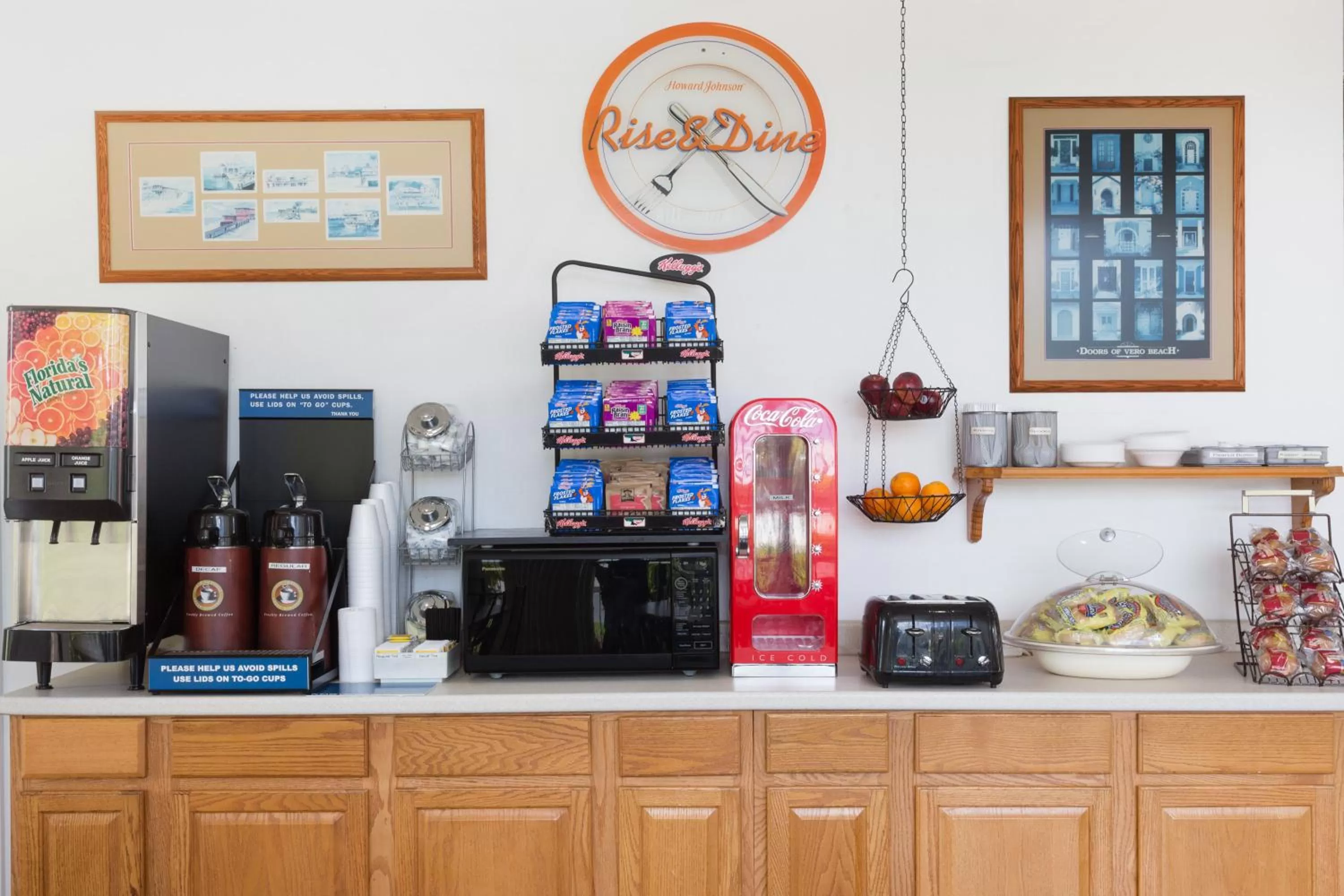 Continental breakfast in Howard Johnson by Wyndham Vero Beach / Downtown