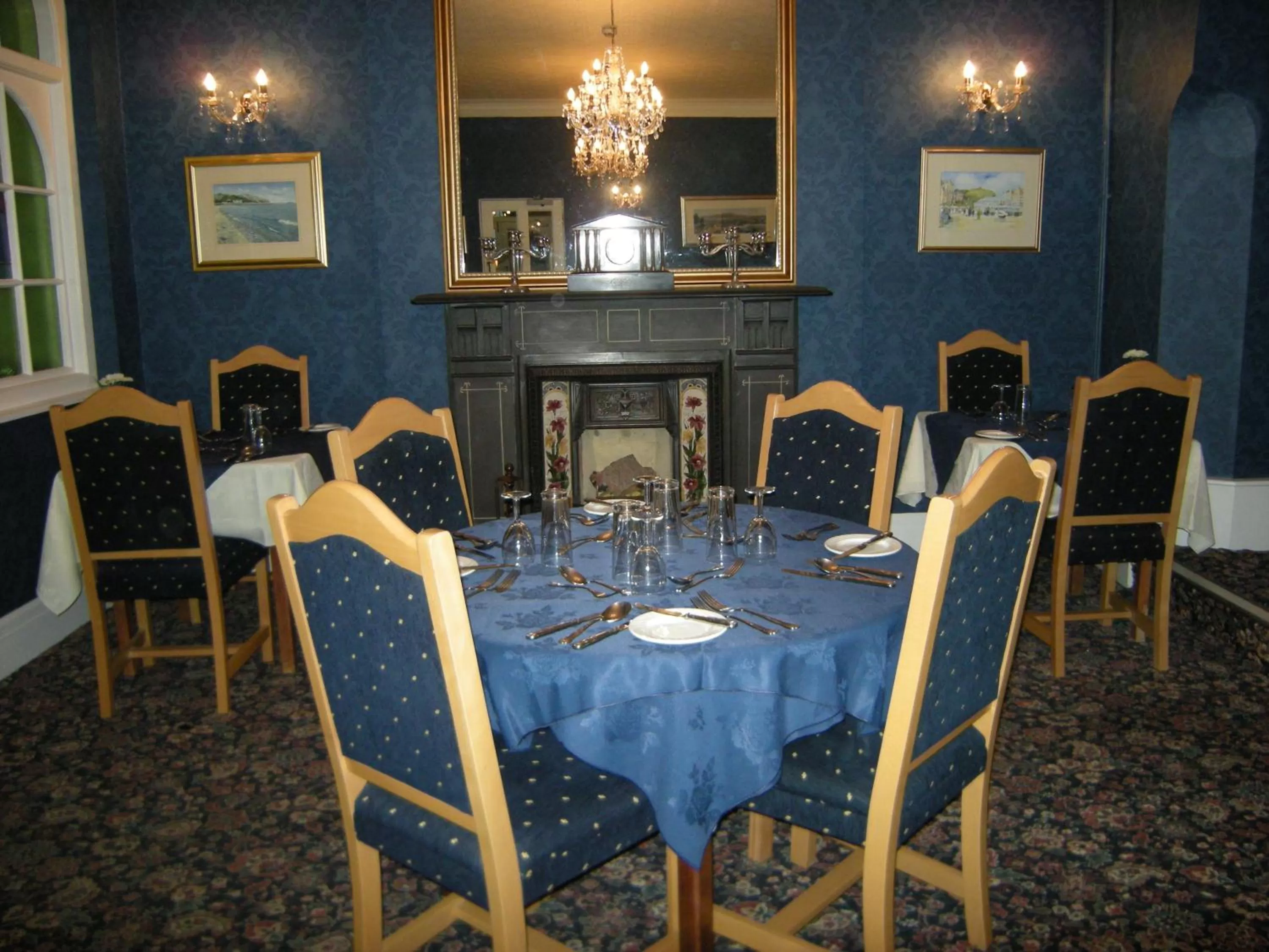 Food and drinks in Headlands Hotel