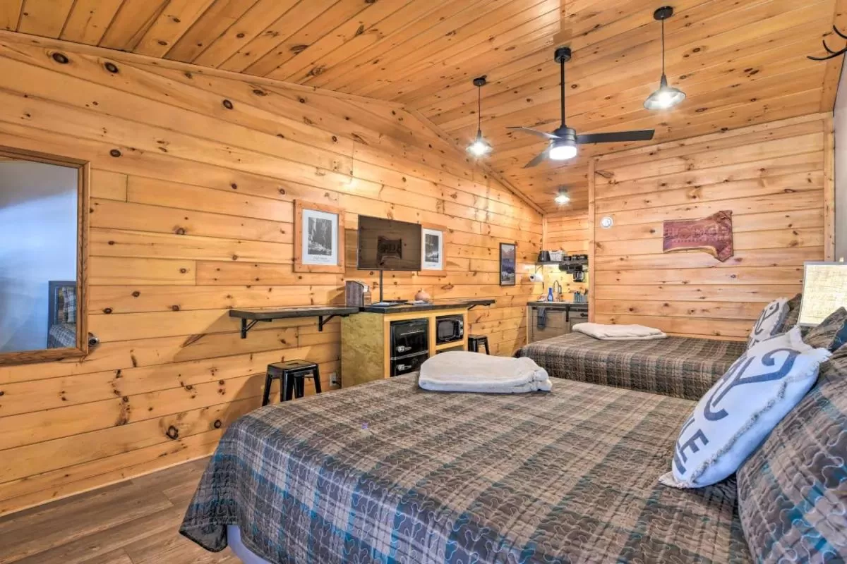 Bed in The Lodge Nantahala River