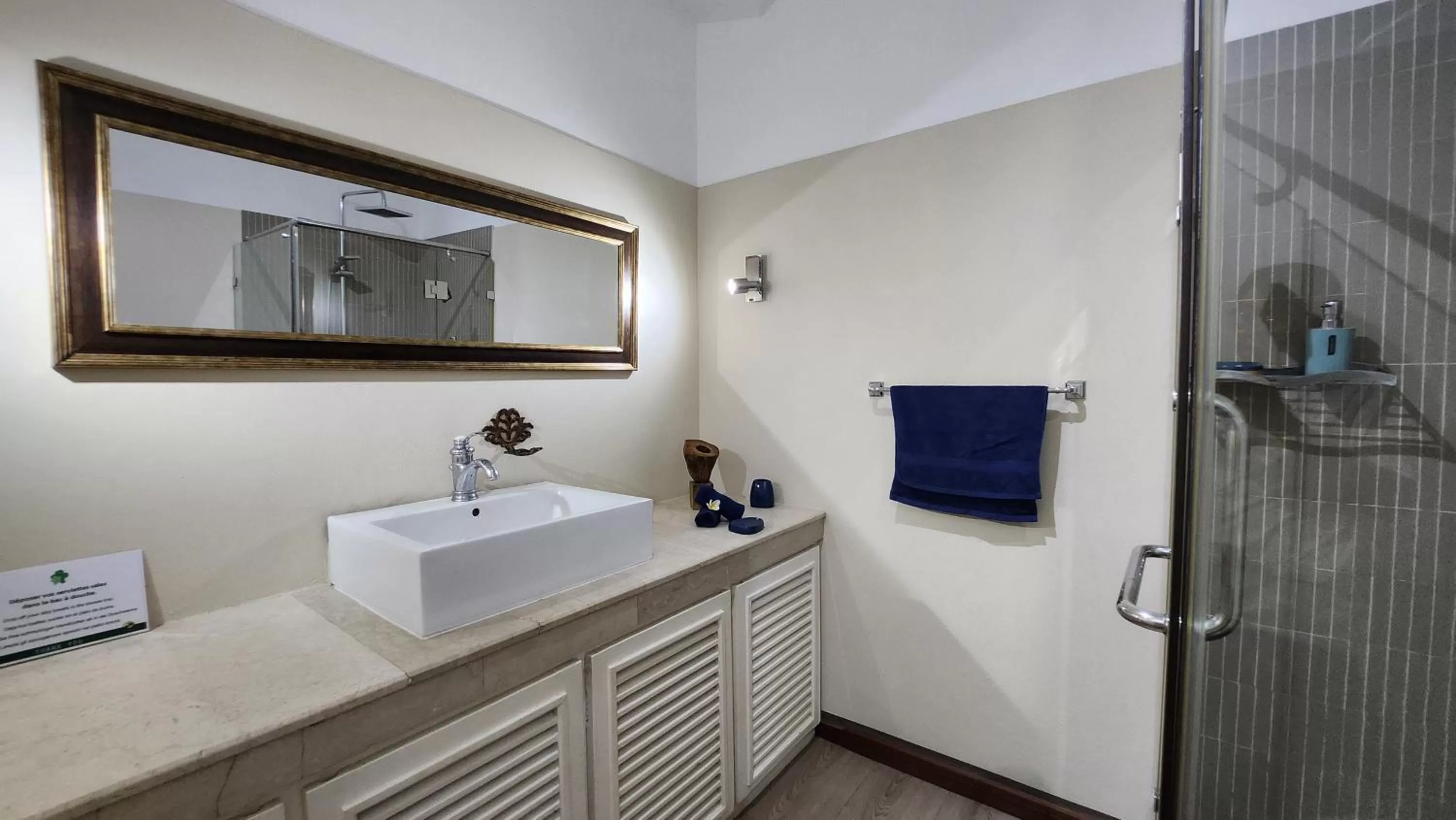 Bathroom in La Maison de la plage