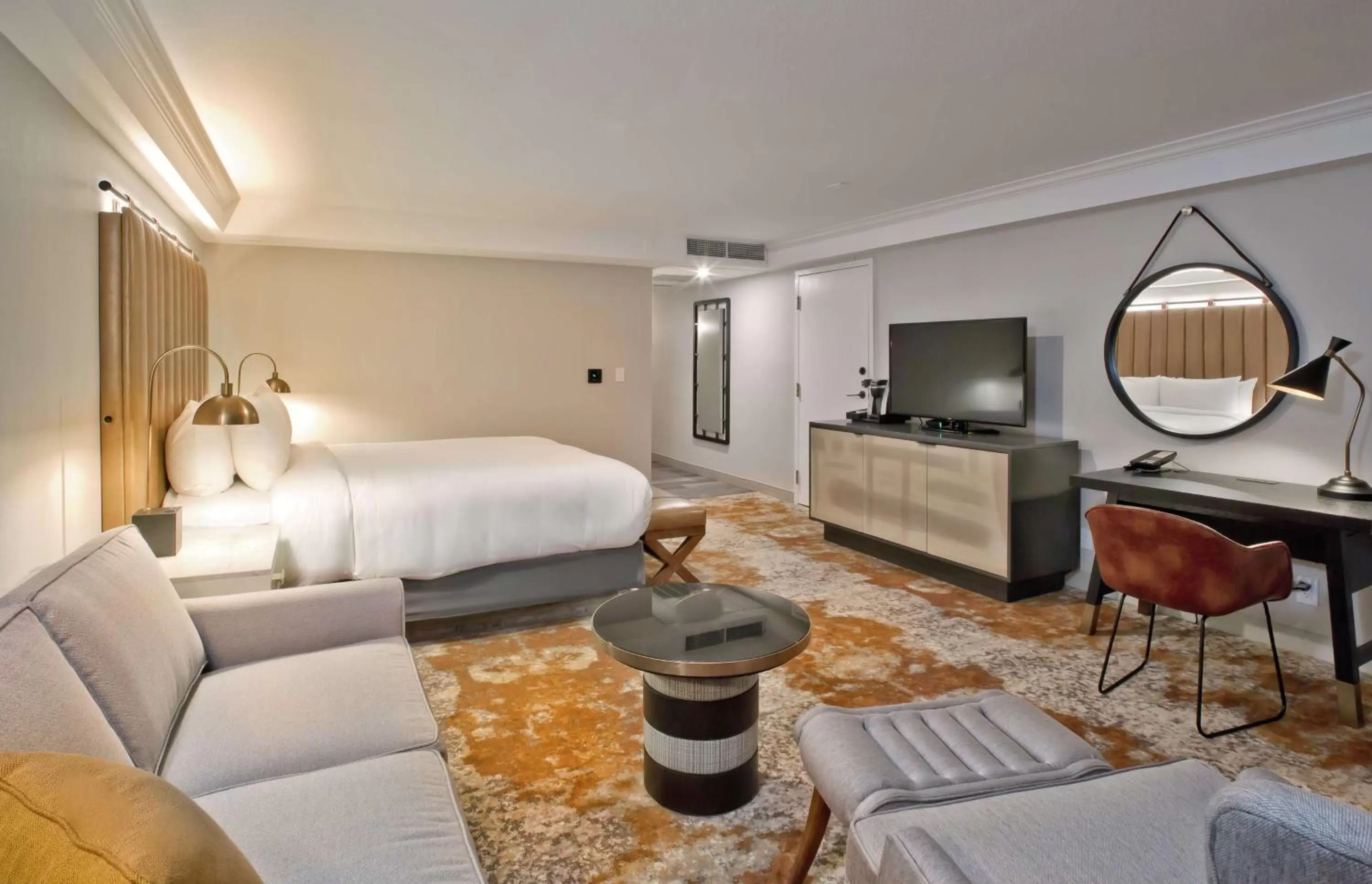 Bedroom, Bed in The Inn at Saratoga, Tapestry Collection by Hilton