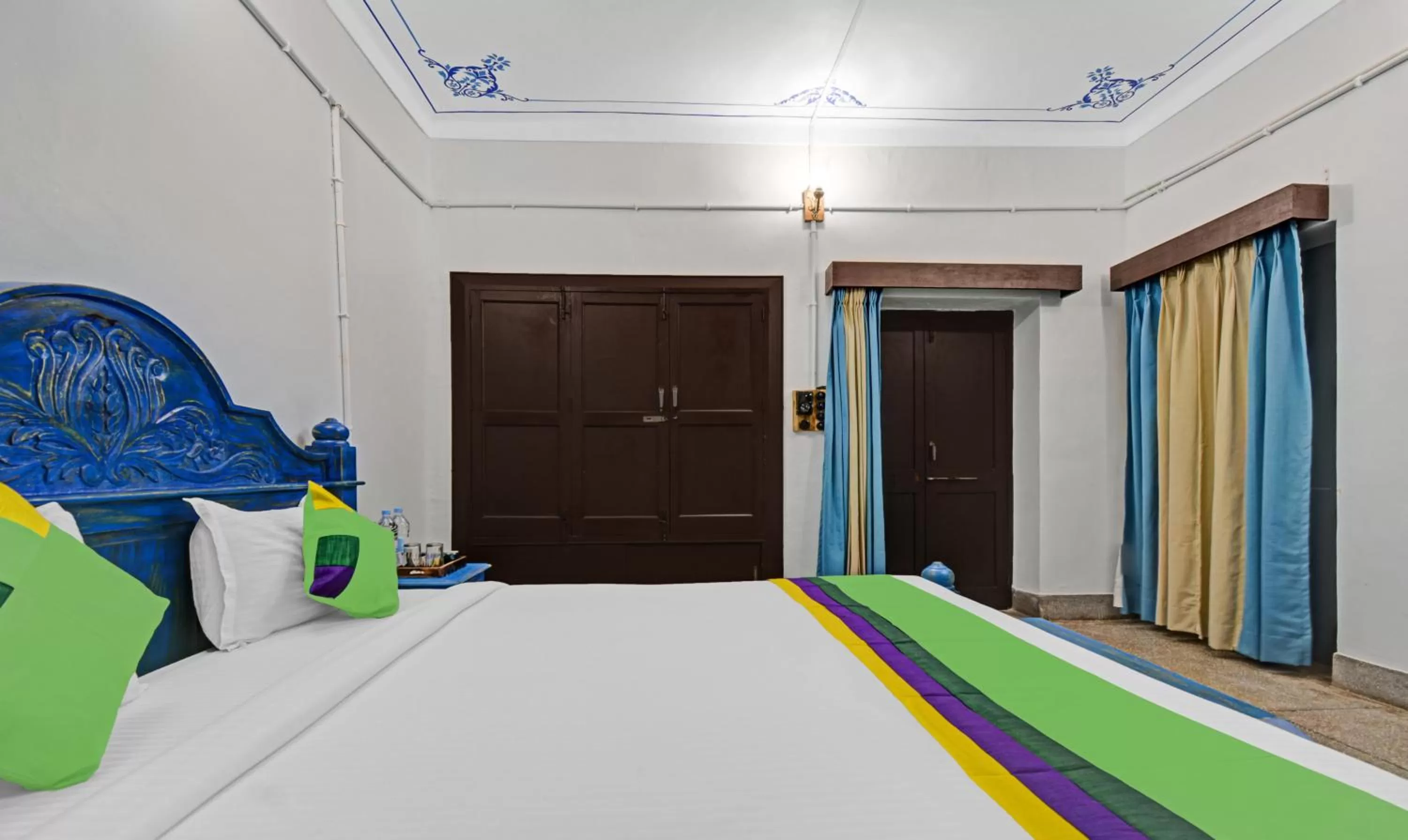 Bed in Treebo The Regal House, Near Fateh Sagar Lake