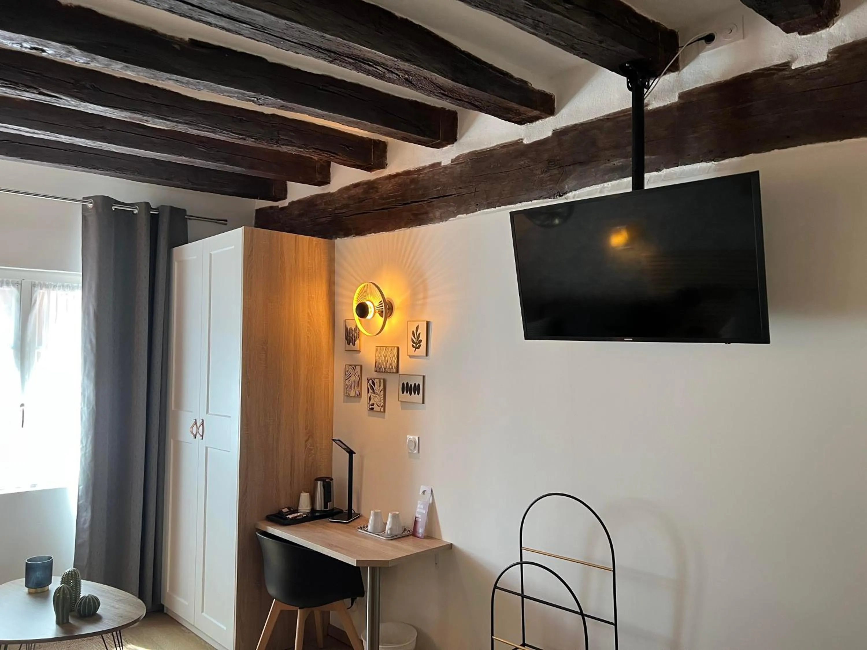 TV and multimedia in Hôtel Le Blason