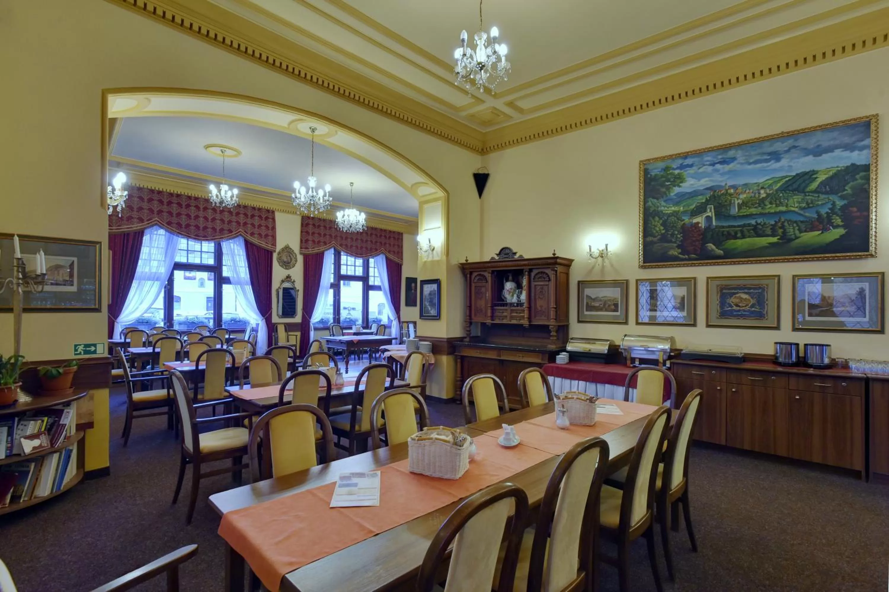 Breakfast, Restaurant/Places to Eat in Hotel U Bílého koně