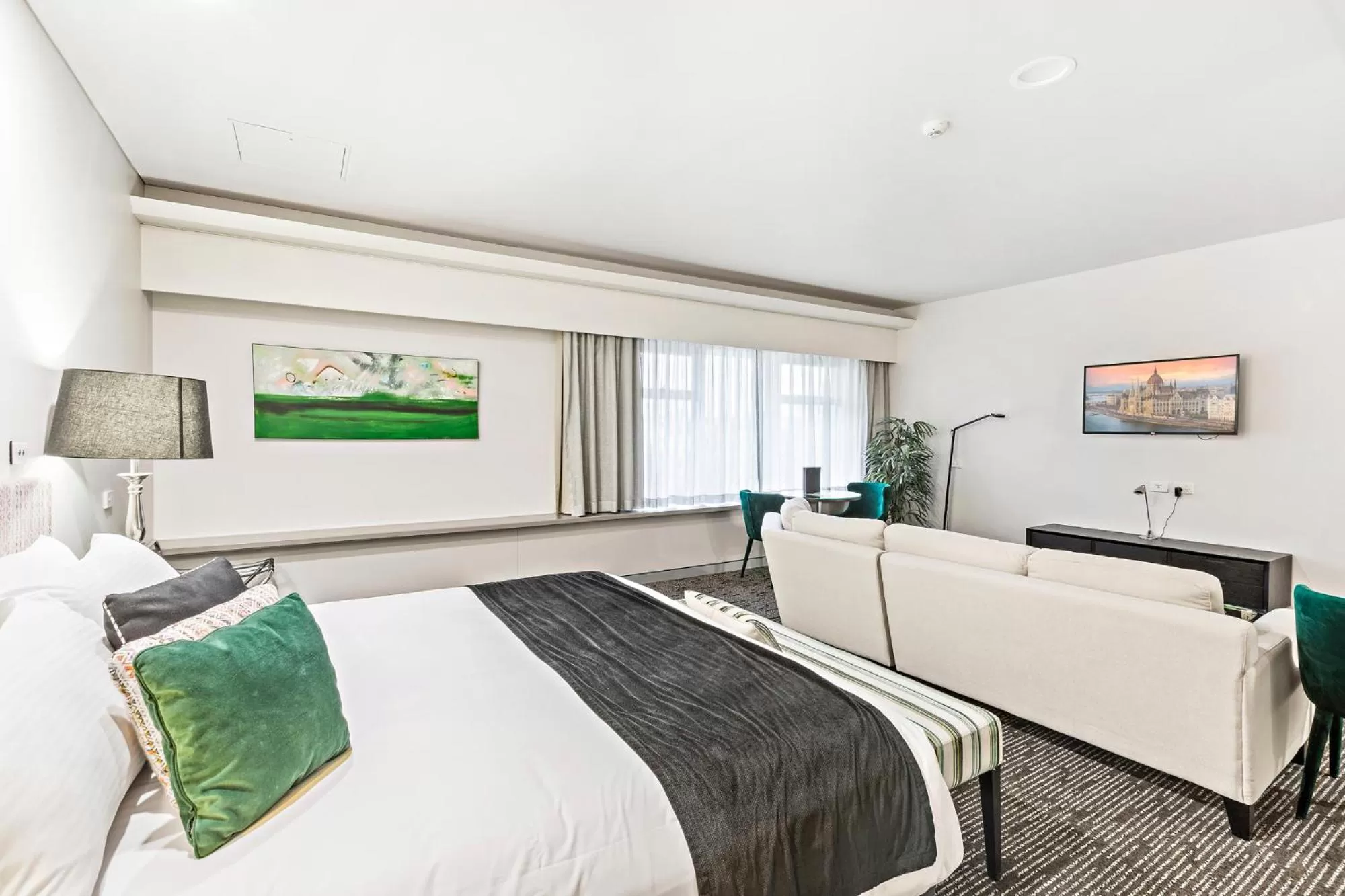 Bed in The Colmslie Hotel