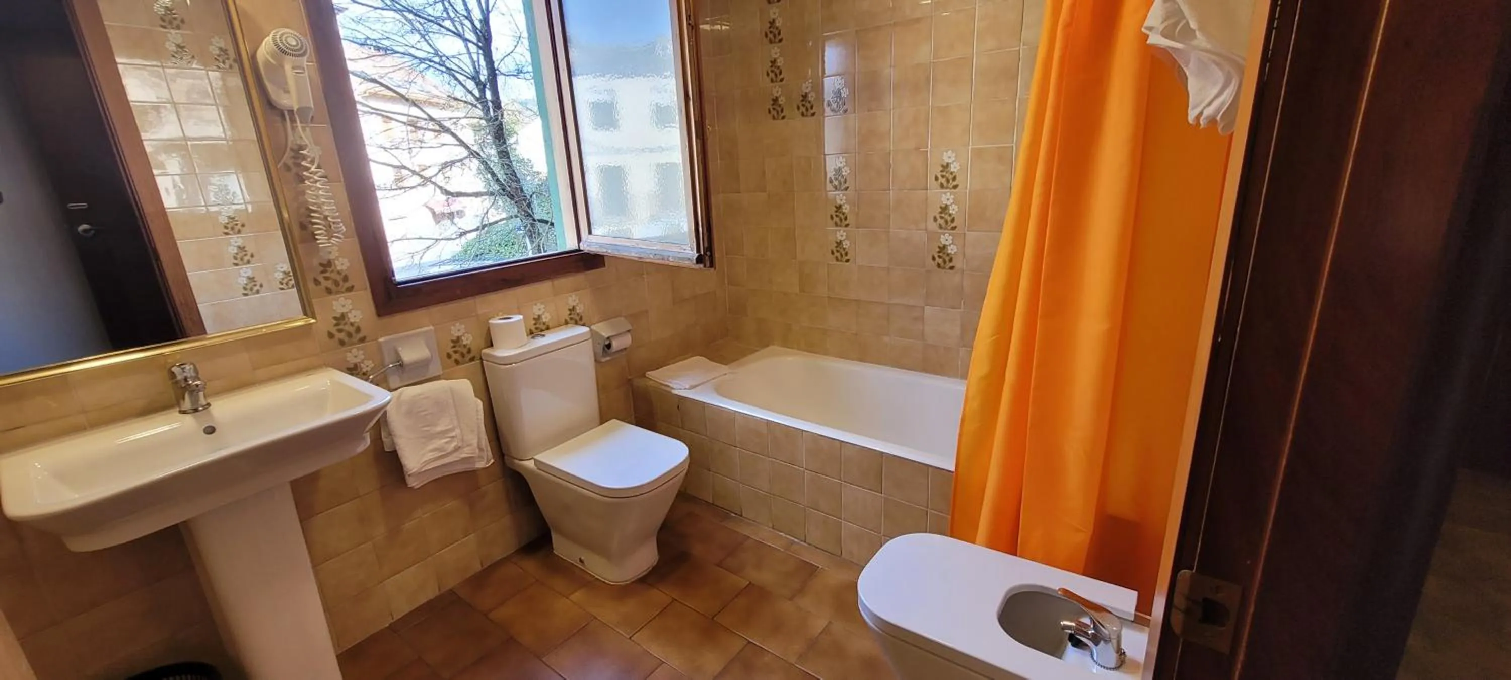 Bathroom in Hotel Meson de L’Ainsa