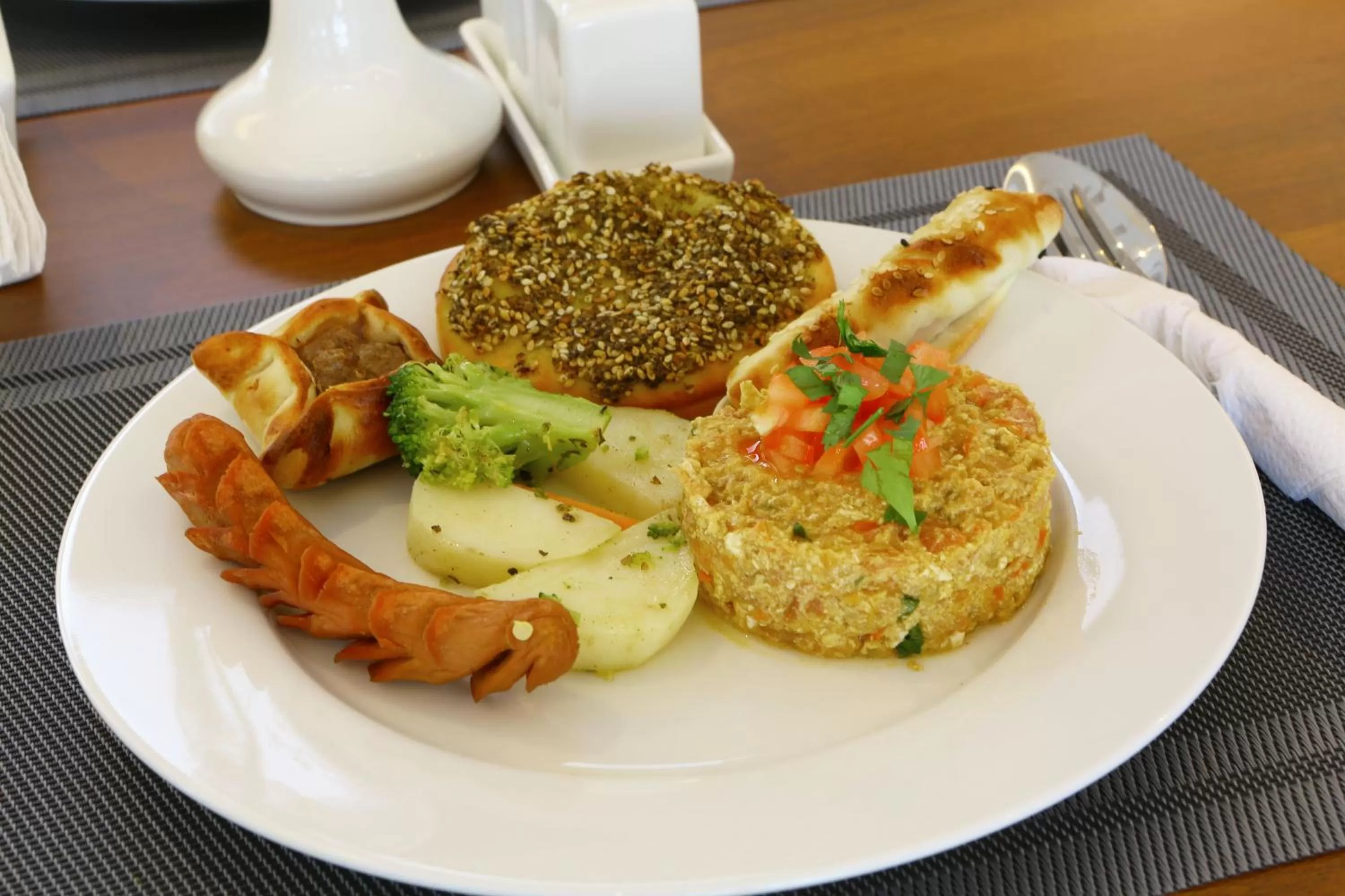 Breakfast in Weekend Hotel Sari