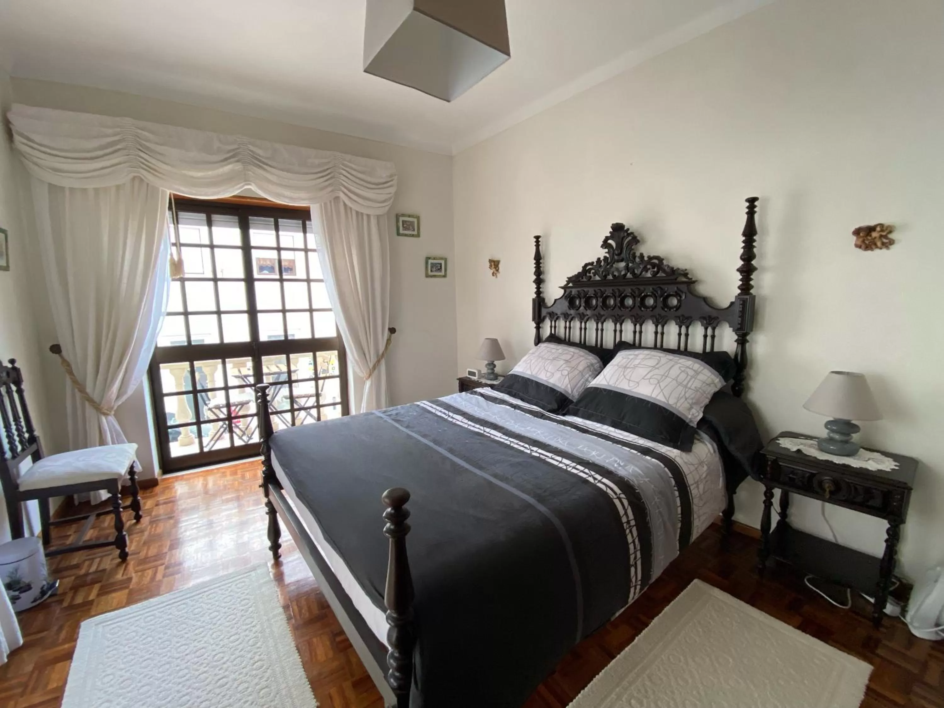 Bed in Spray B&B Sitio in Nazare Mini bar, European style