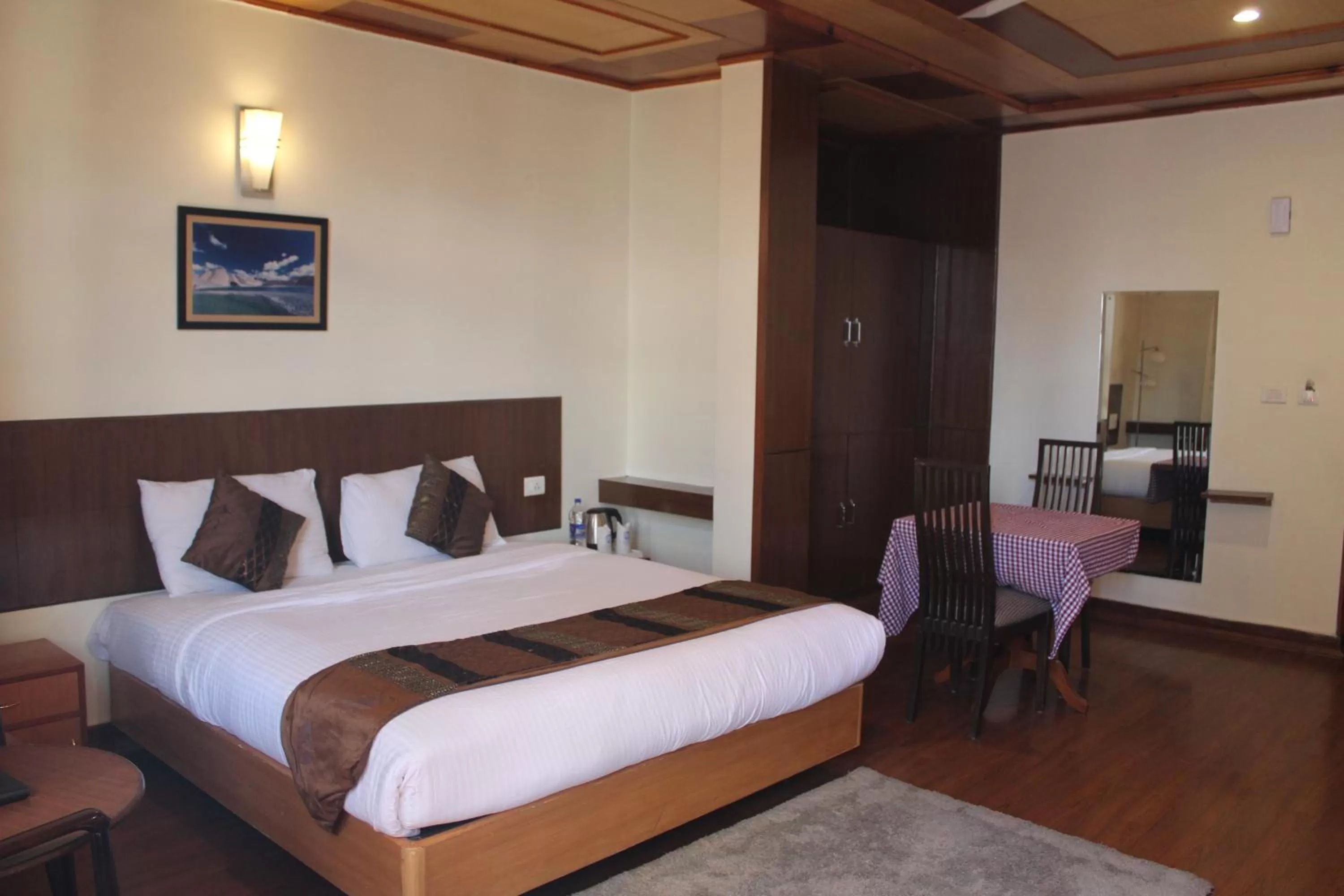 Bedroom, Bed in Hotel Broadways Inn