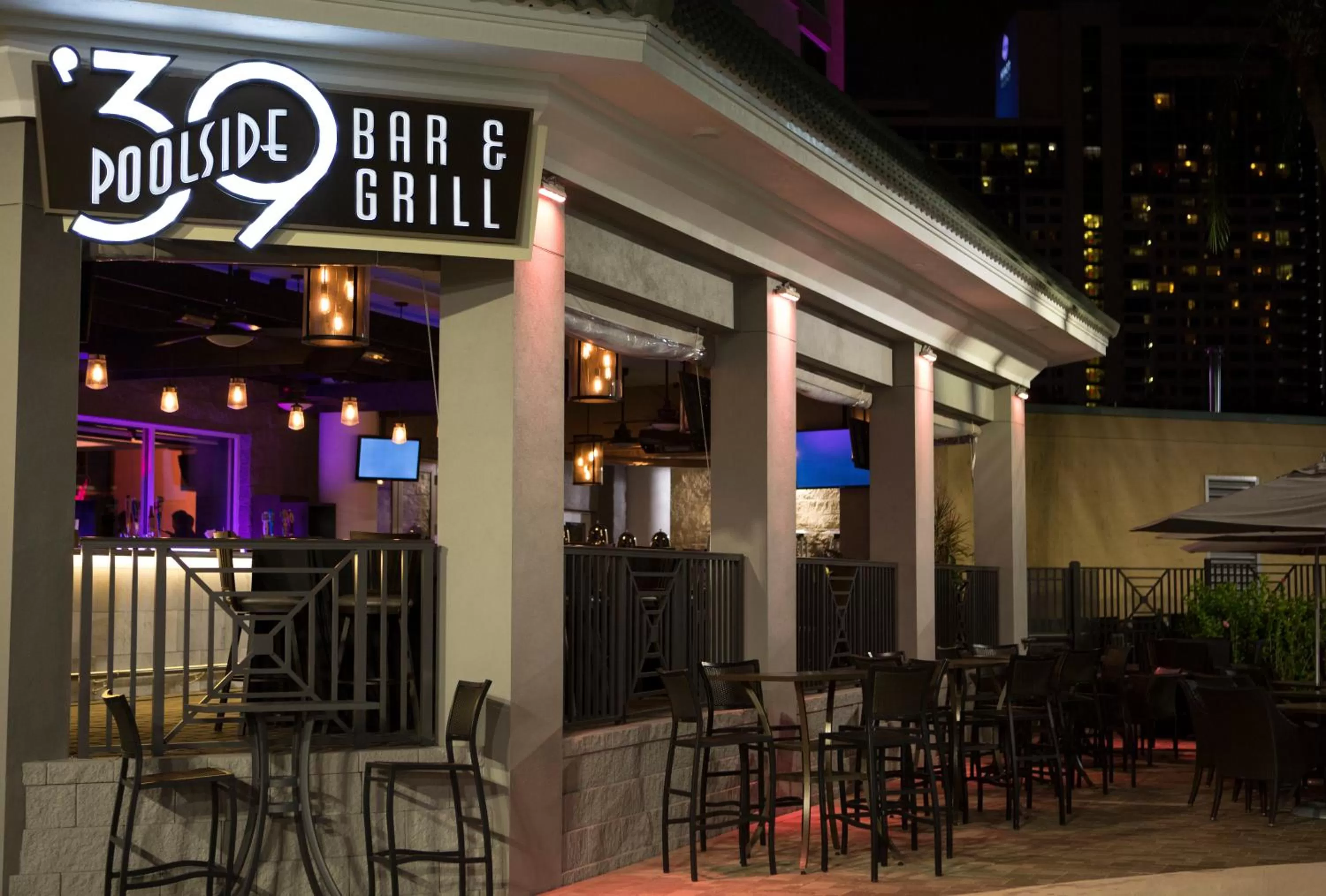 Patio in Rosen Plaza Hotel Orlando Convention Center