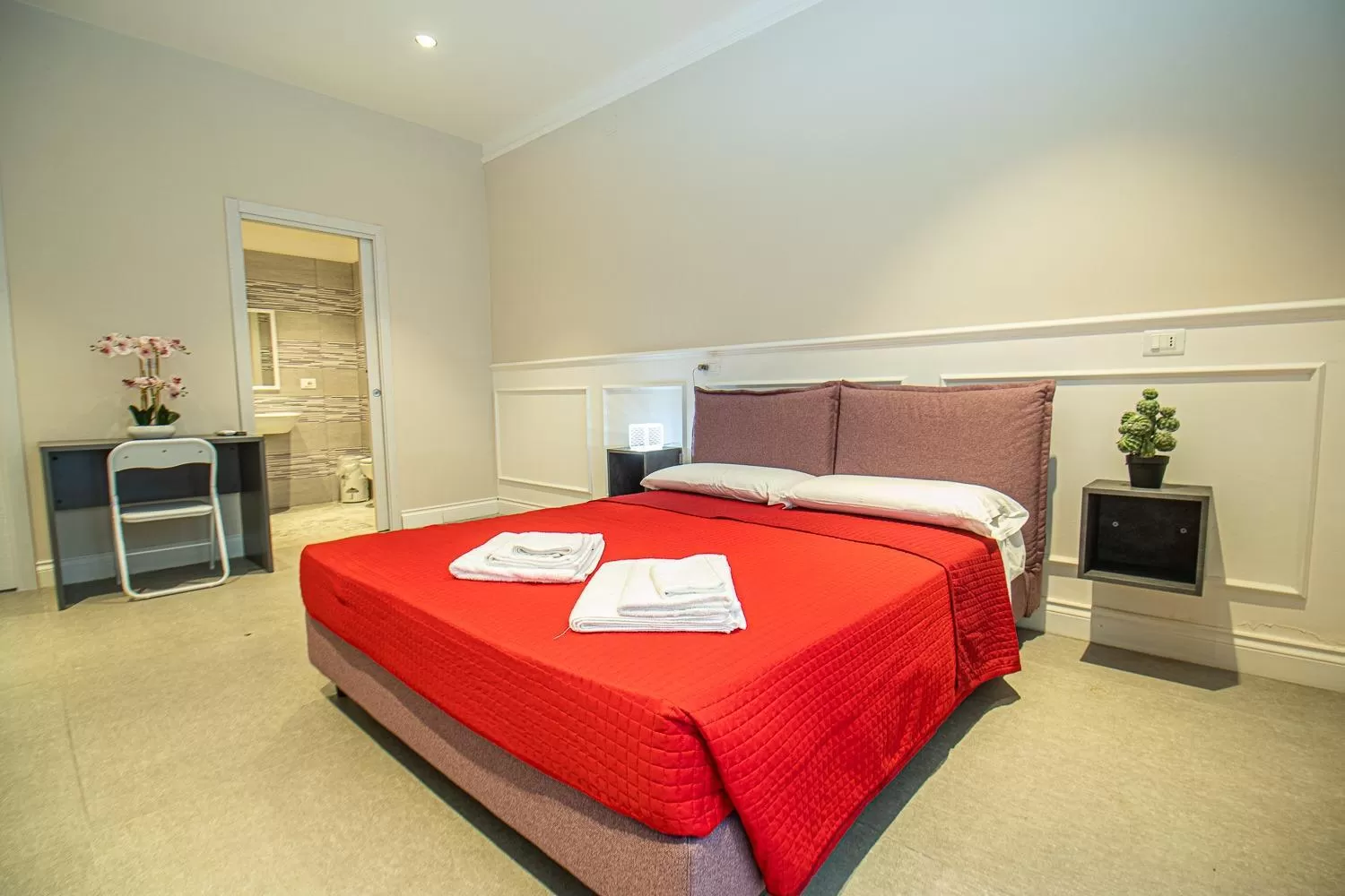 Photo of the whole room, Bed in suebi rooms