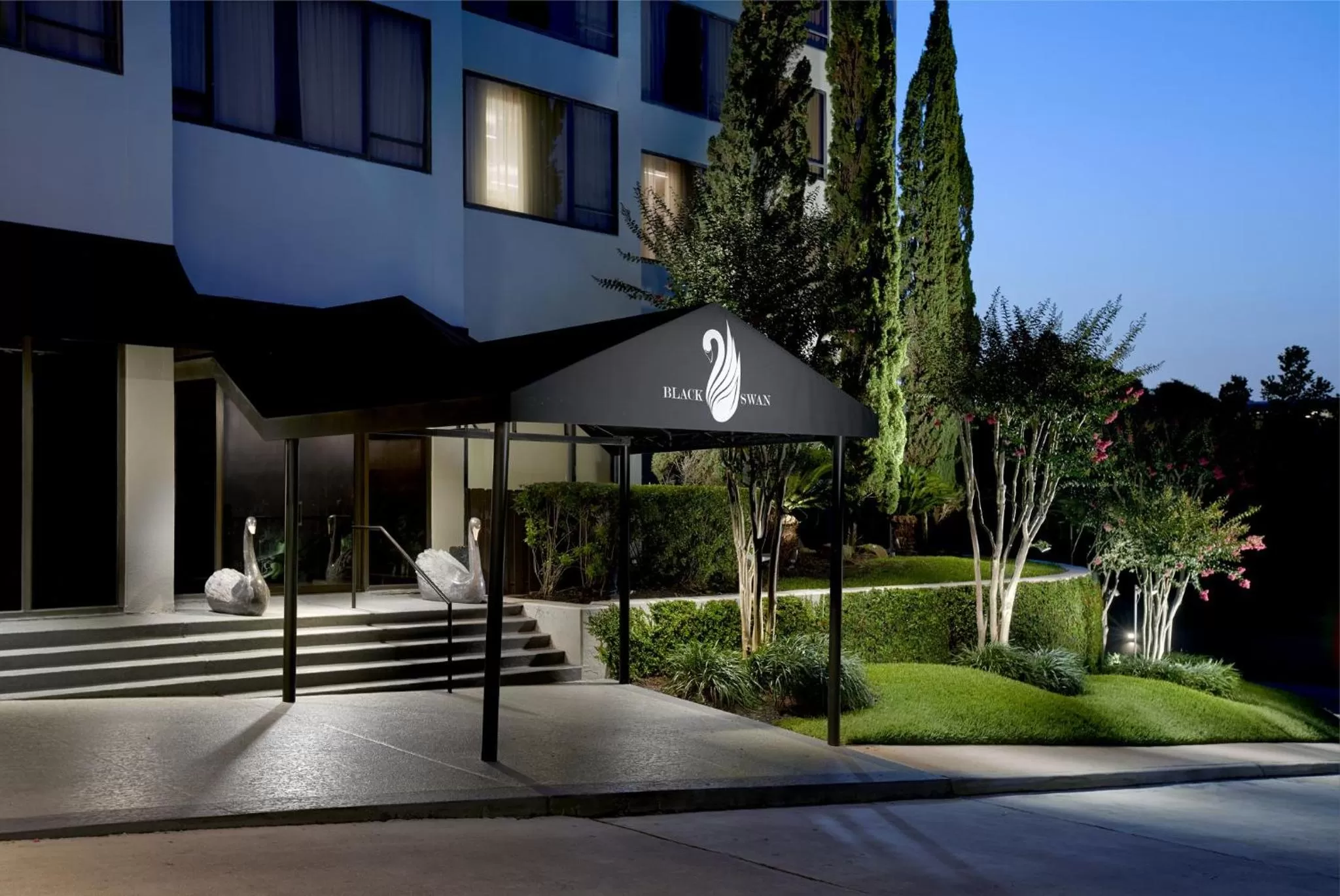 Property building in Omni Houston Hotel