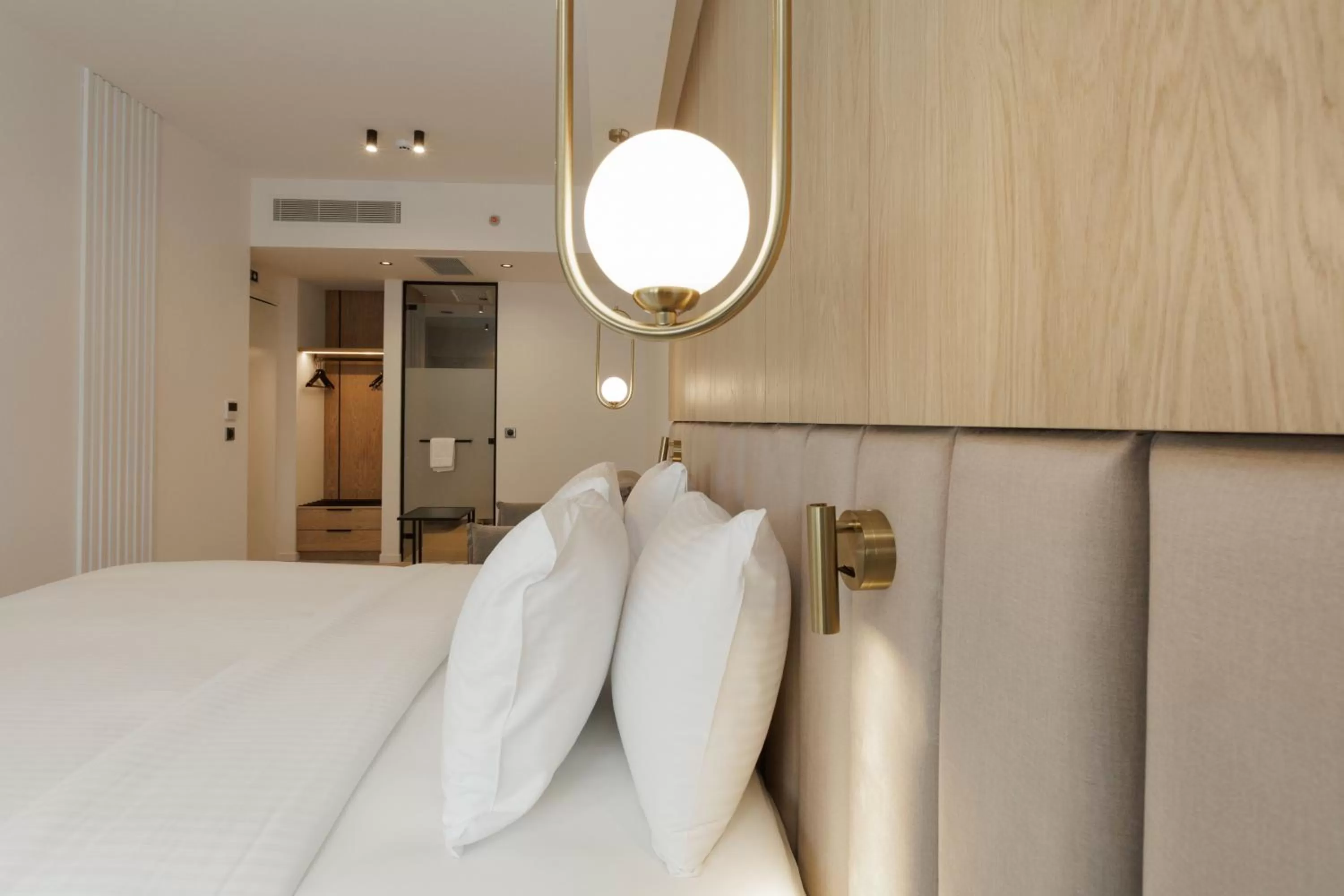 Bed in LUX&EASY Signature Syngrou 234