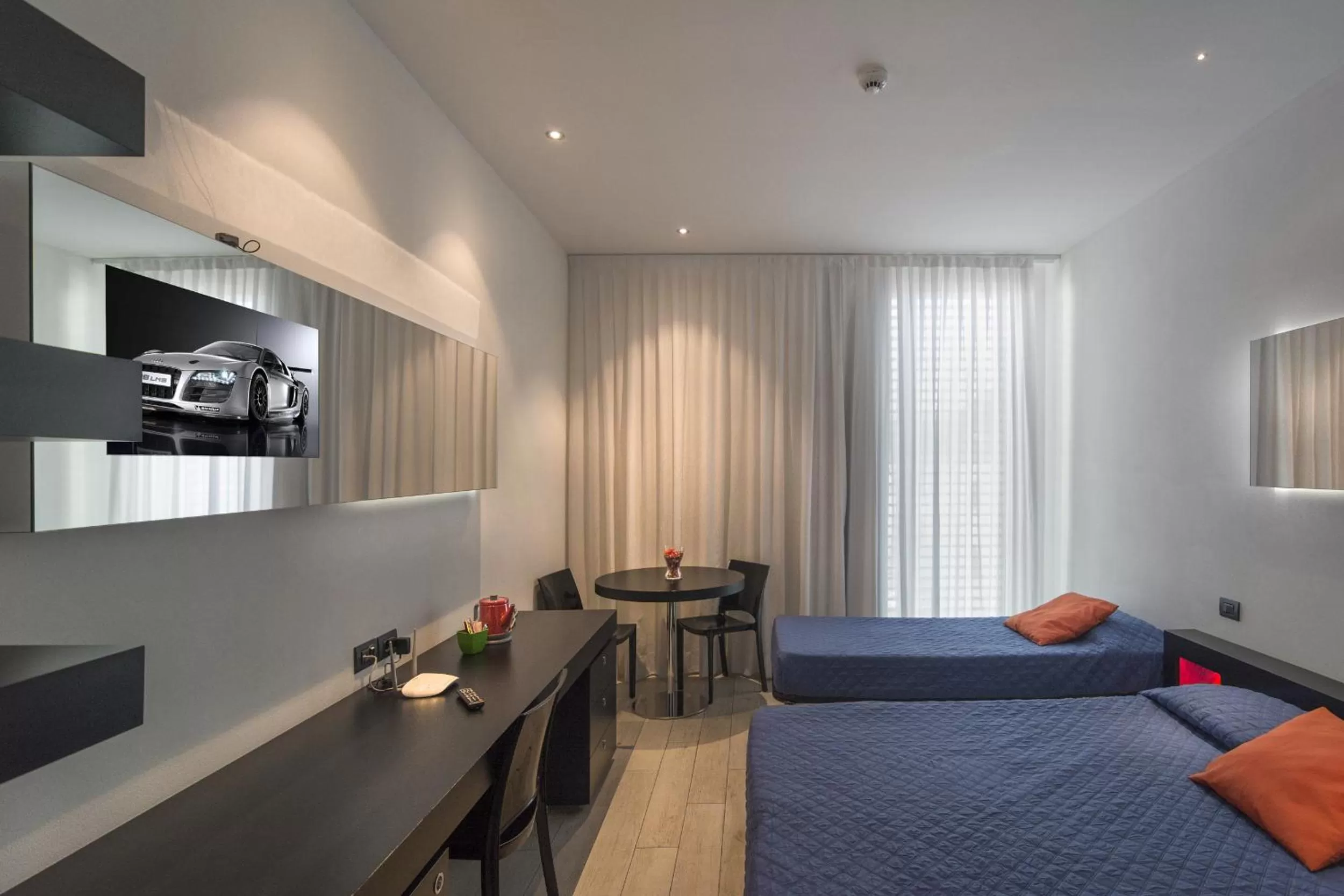 Photo of the whole room, Bed in Blue Shades Hotel