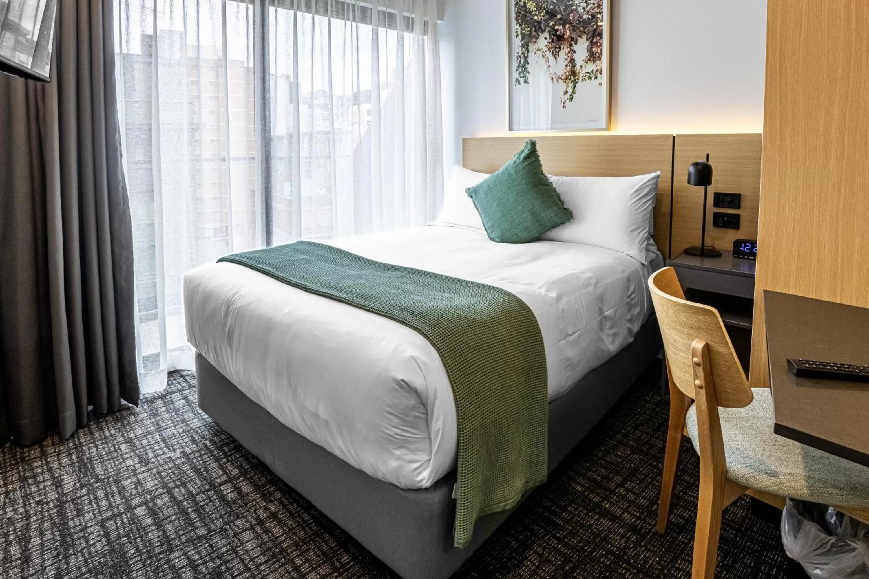 Photo of the whole room, Bed in Song Hotel Sydney