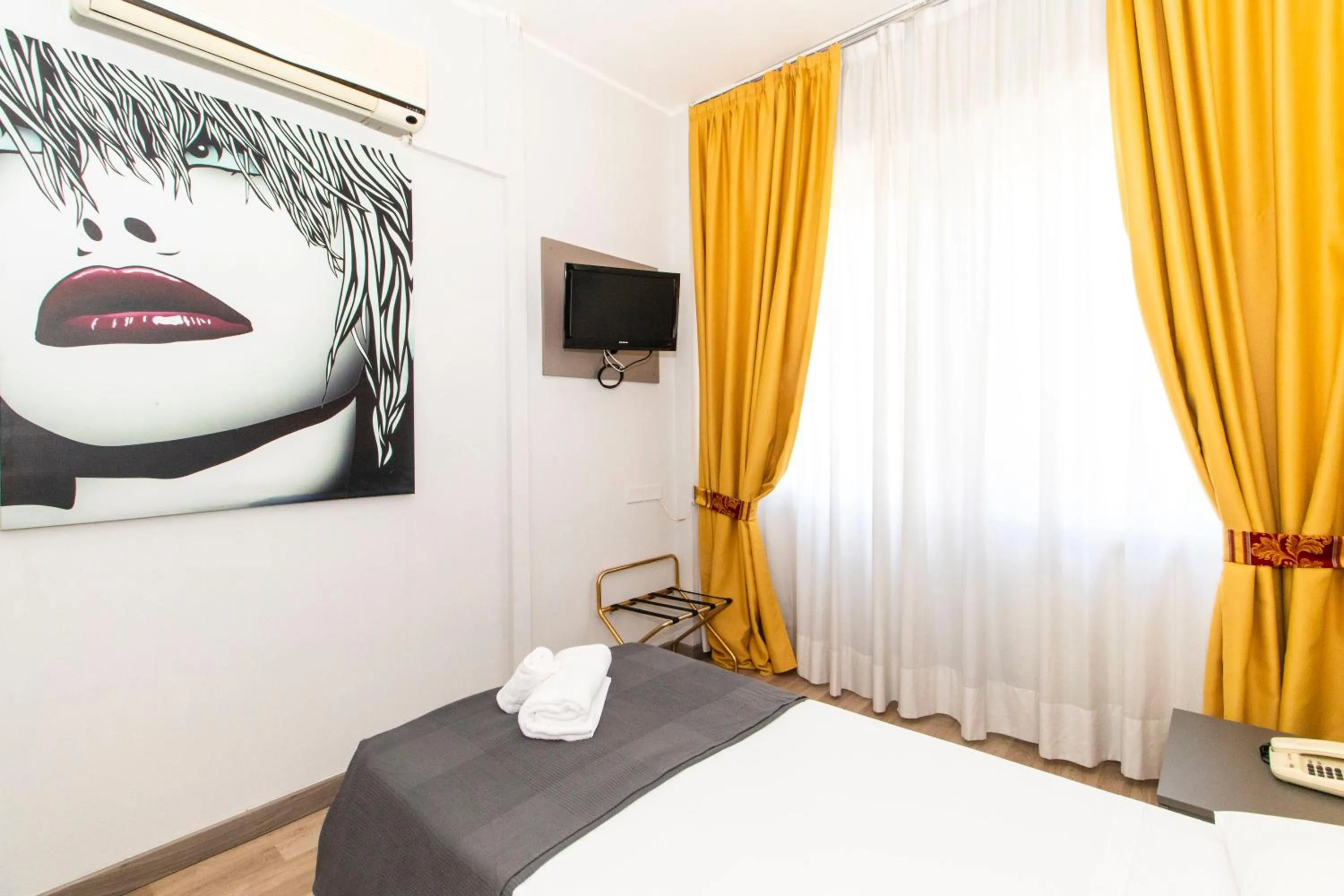 Photo of the whole room, Bed in Hotel Cristallo Torino