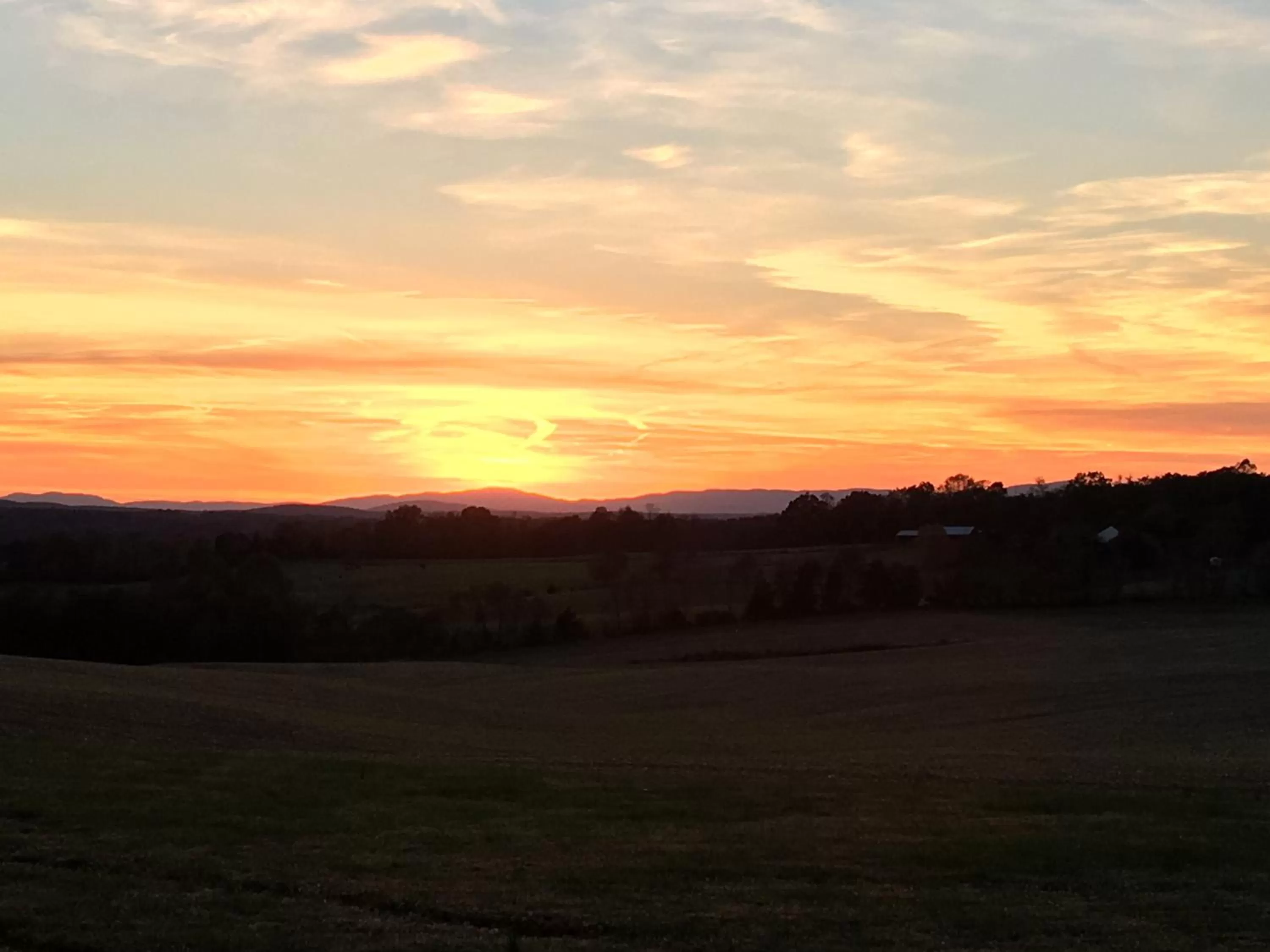 Autumn in Round Hill Inn