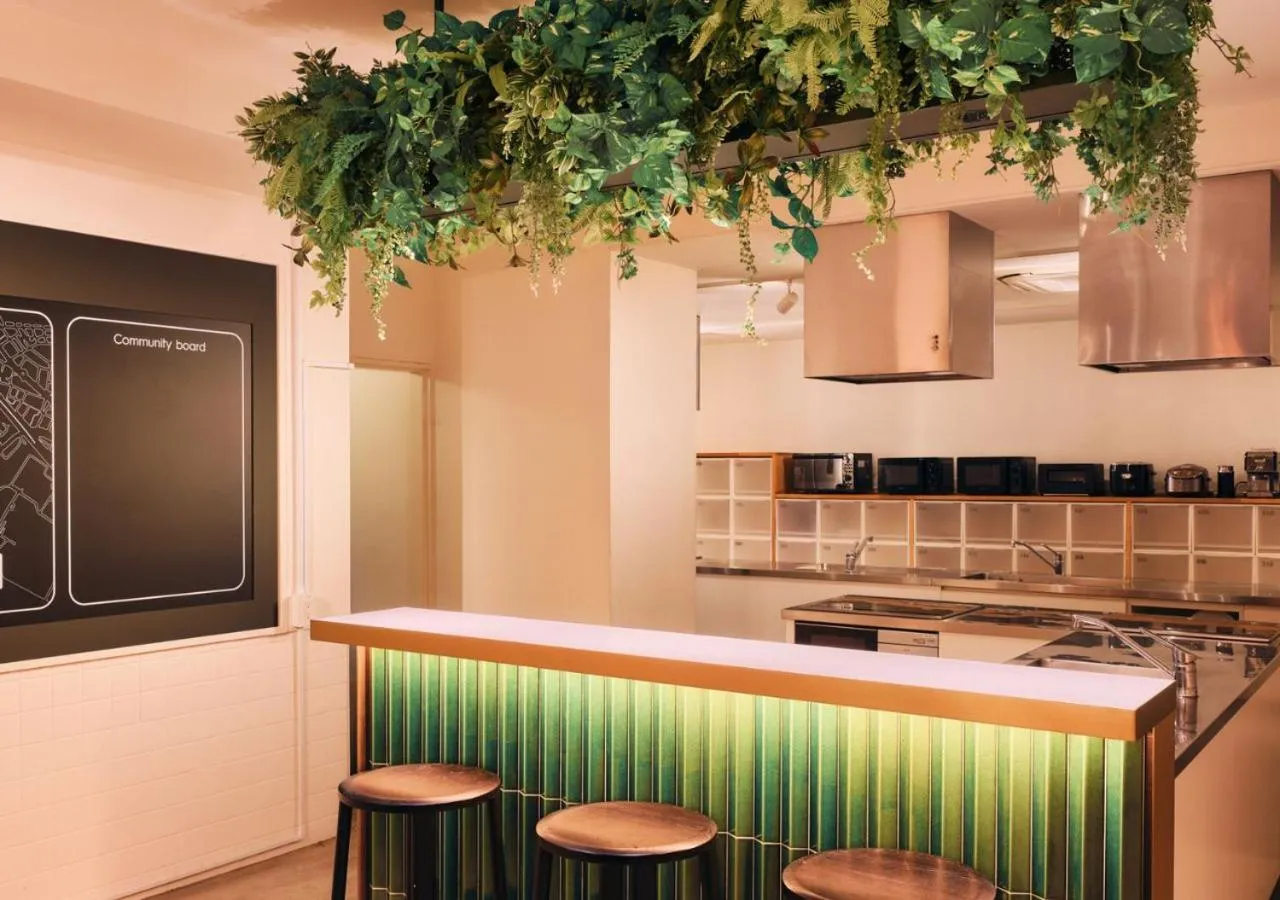 Communal lounge/ TV room in Hotel Graphy Nezu