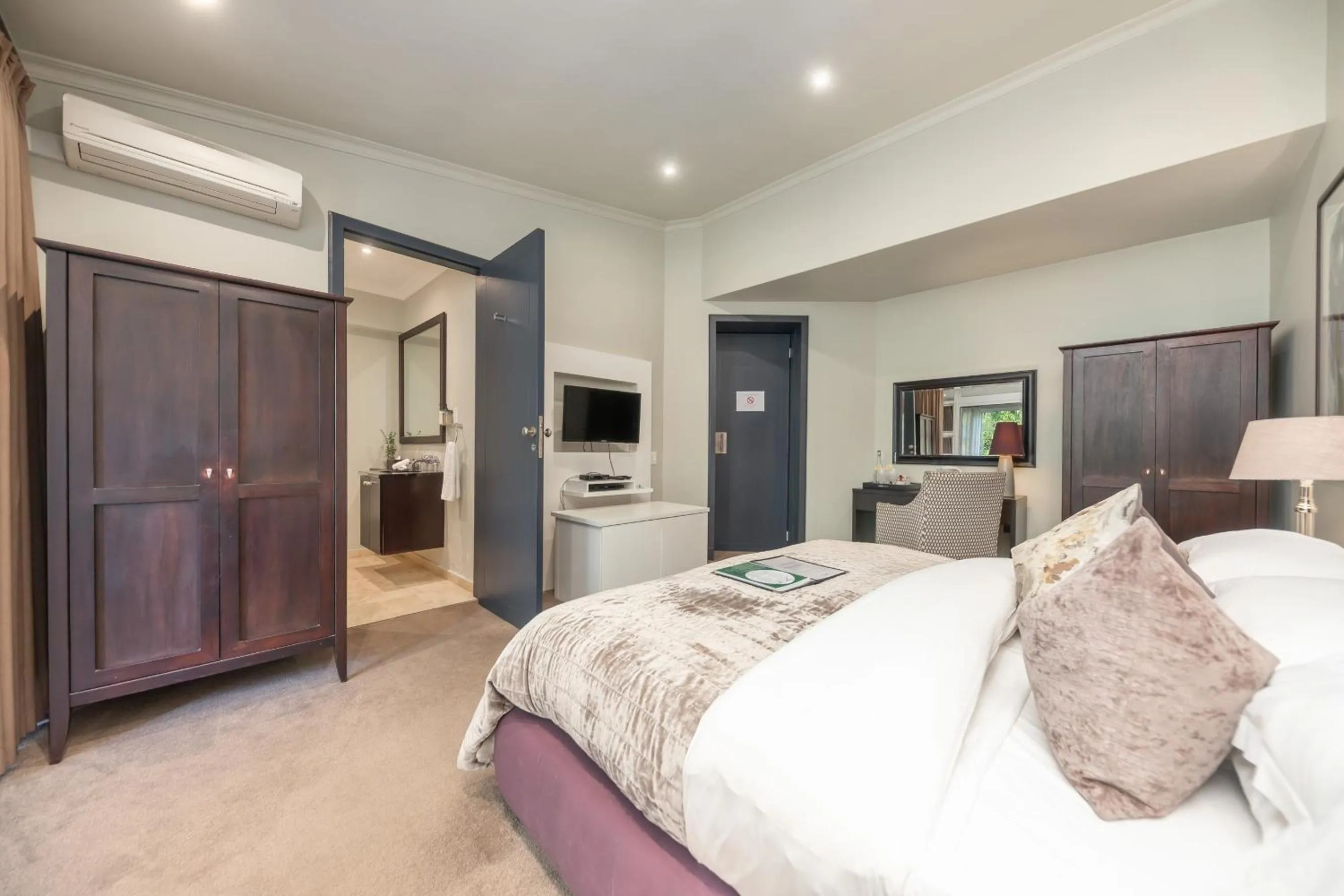 Bed in O on Kloof Boutique Hotel & Spa