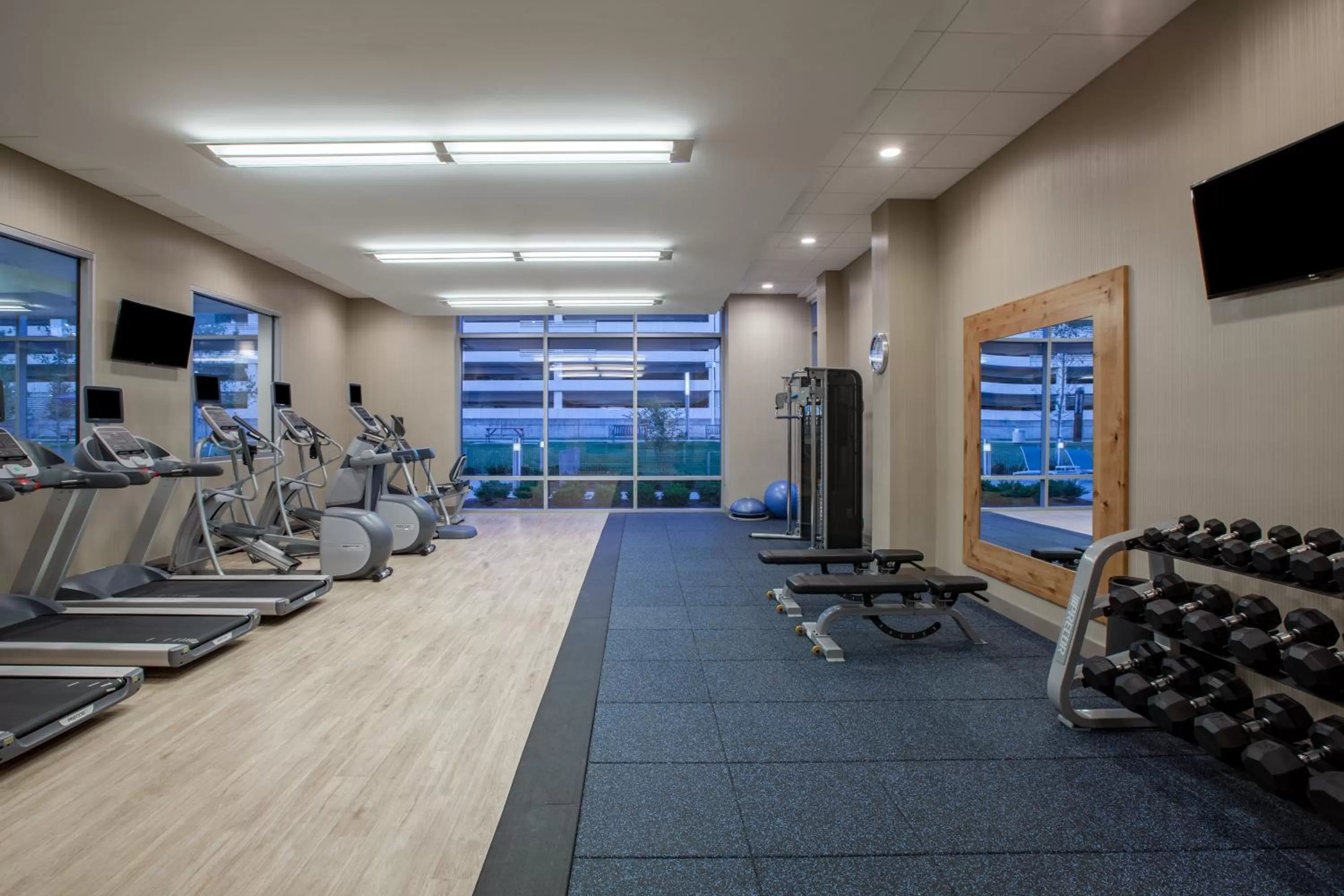 Fitness centre/facilities in Holiday Inn Cleveland Clinic by IHG