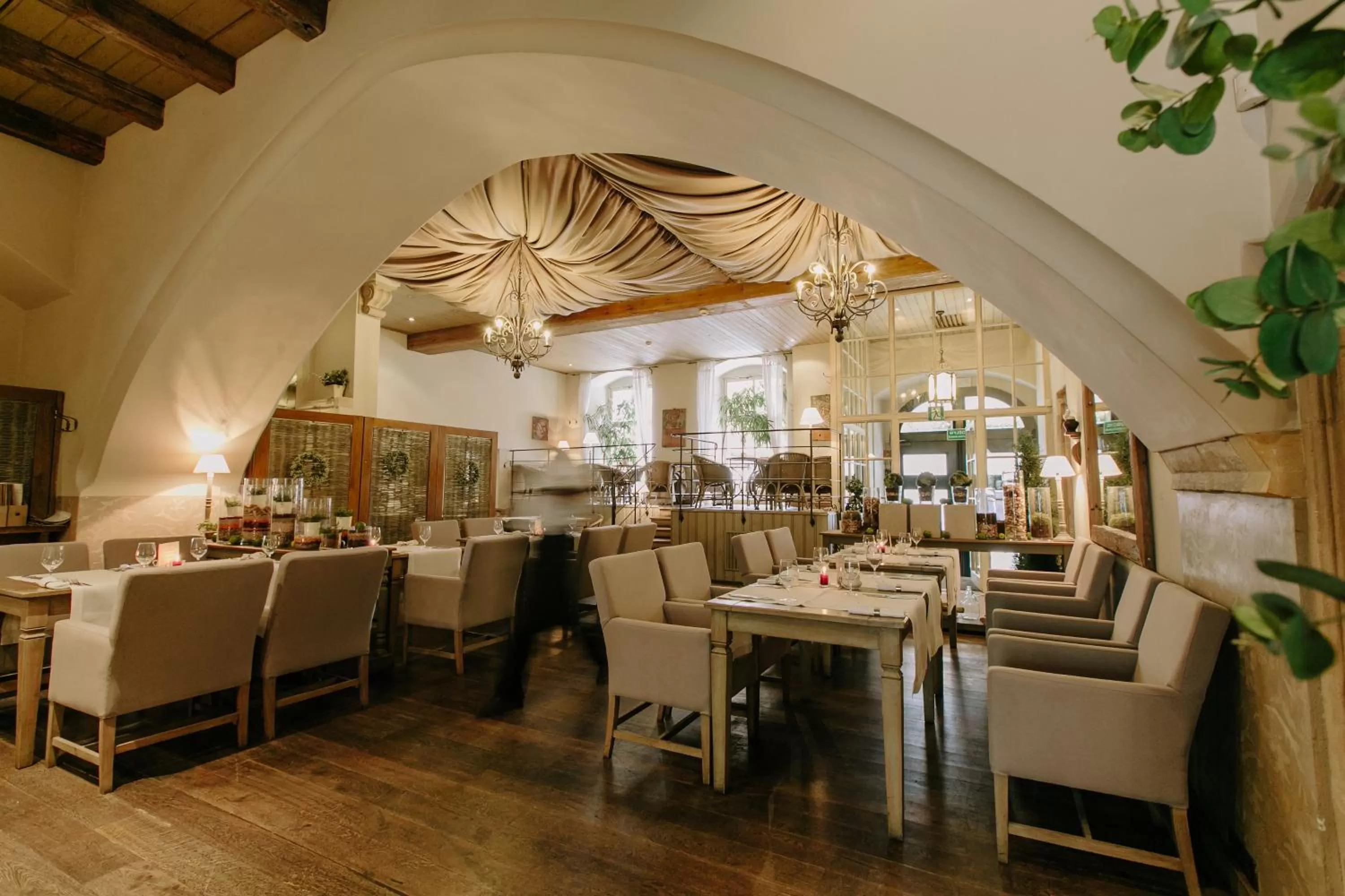 Restaurant/places to eat in Art Hotel