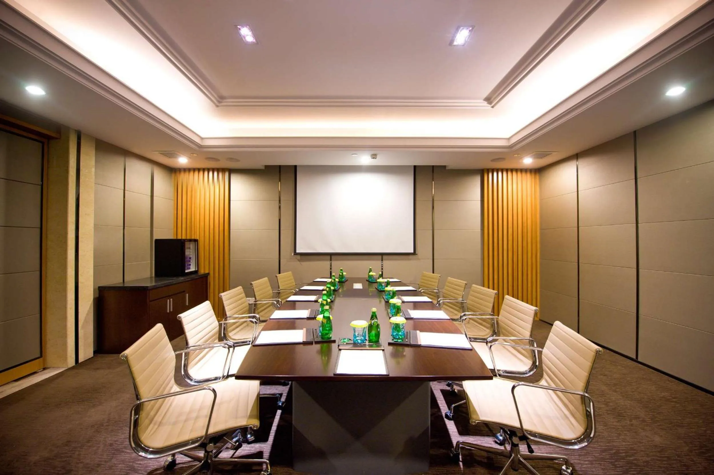 Meeting/conference room in DoubleTree by Hilton Chongqing - Guanyinqiao railway station