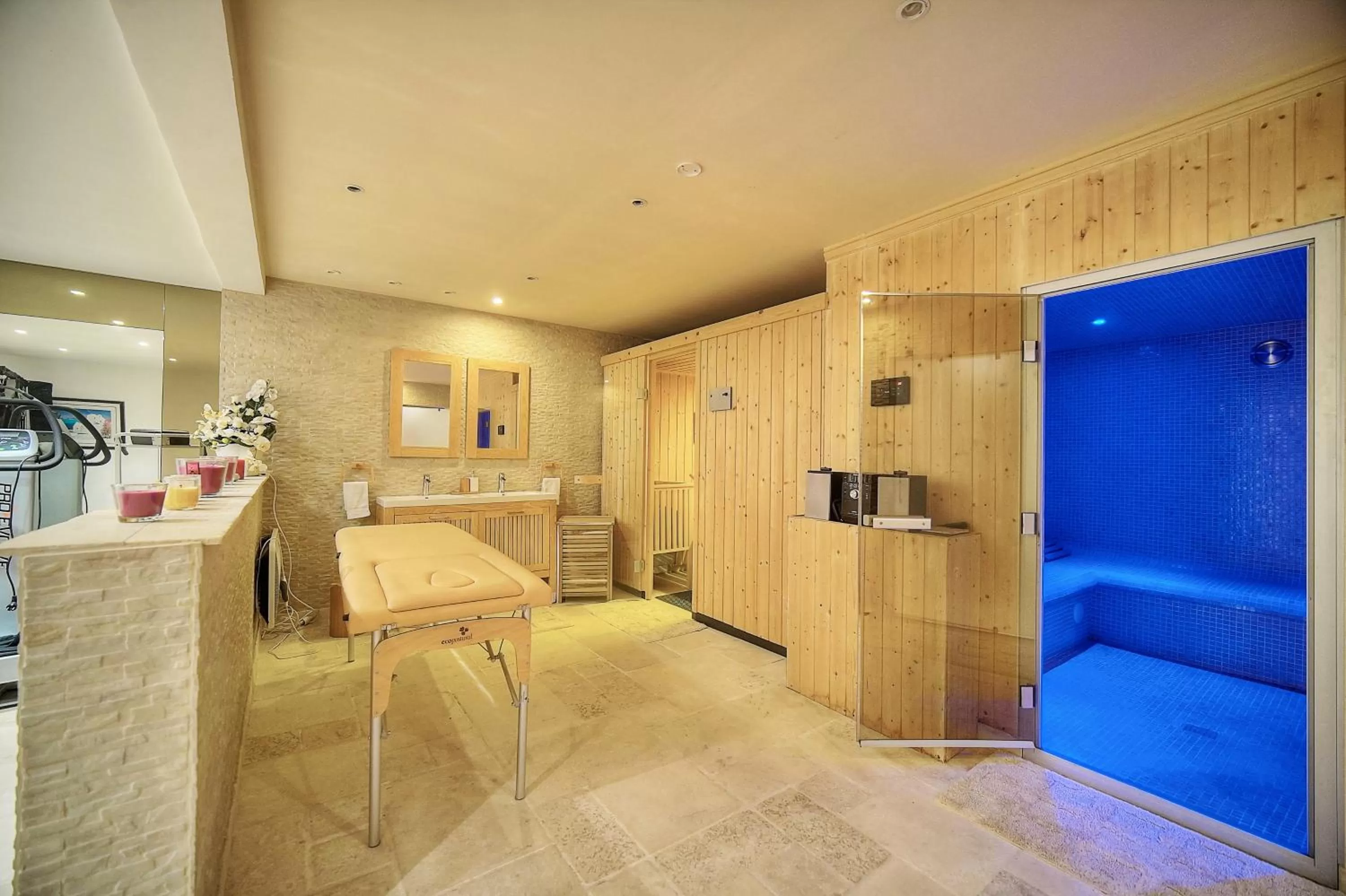 Massage in "AU HAVRE DE PAIX" 5 étoiles Prestige jacuzzi, hammam, sauna, PISCINE chauffée Mougins Cannes Grasse