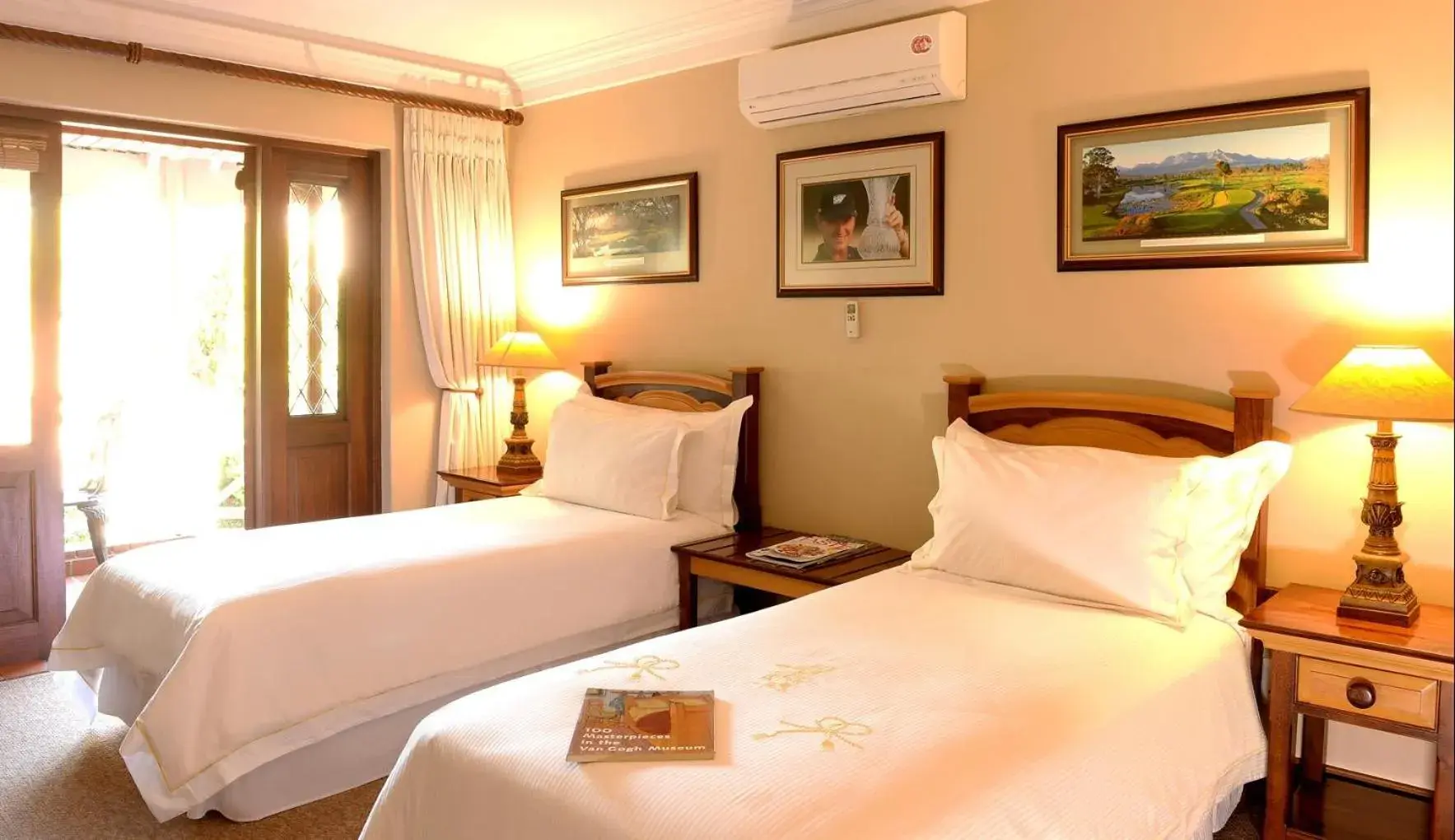 Business Double or Twin Room - single occupancy in The Woodpecker Inn Business Double or Twin Room - single occupancy in The Woodpecker Inn