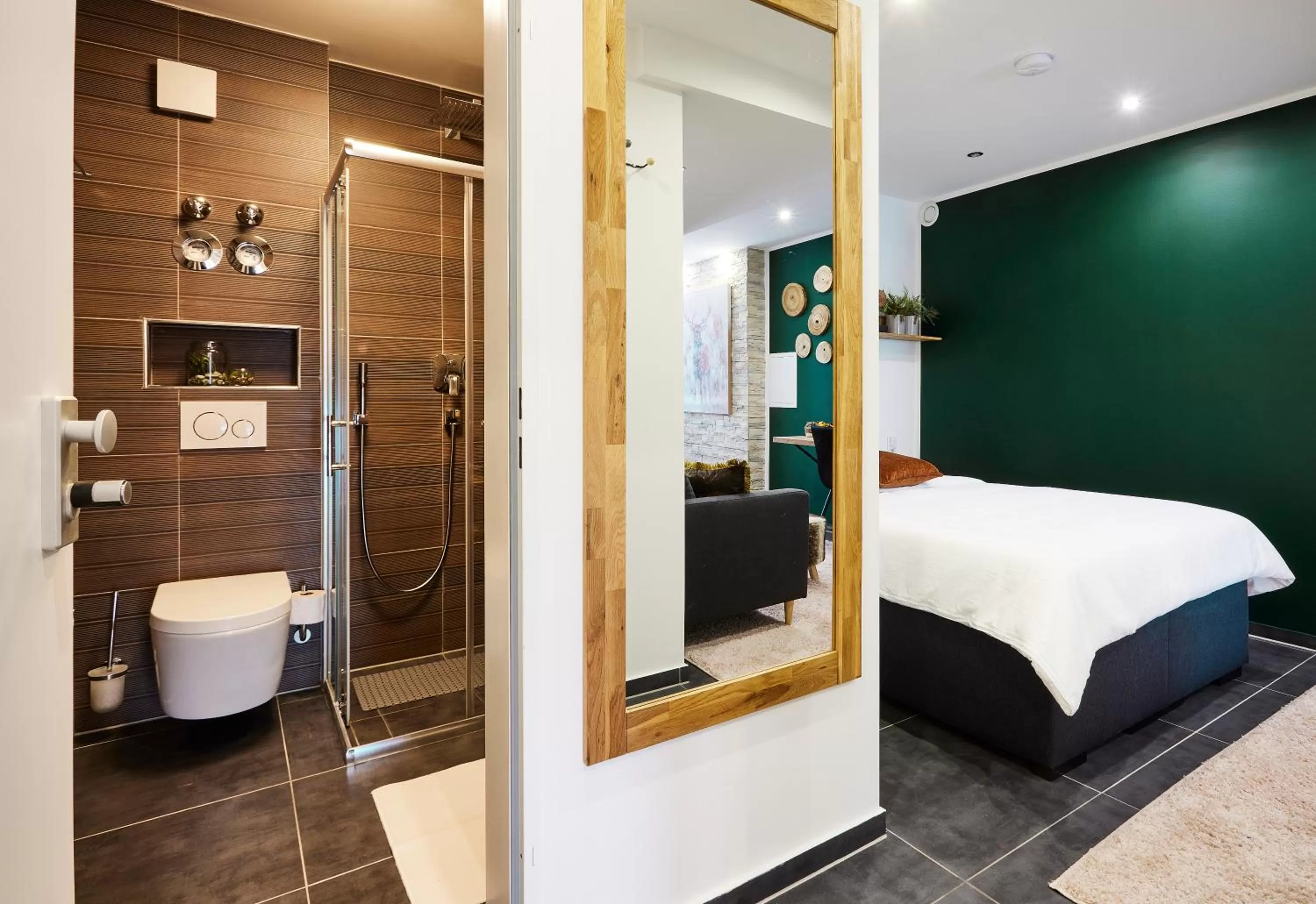 Bathroom, Bed in MARRAM Suitehotel